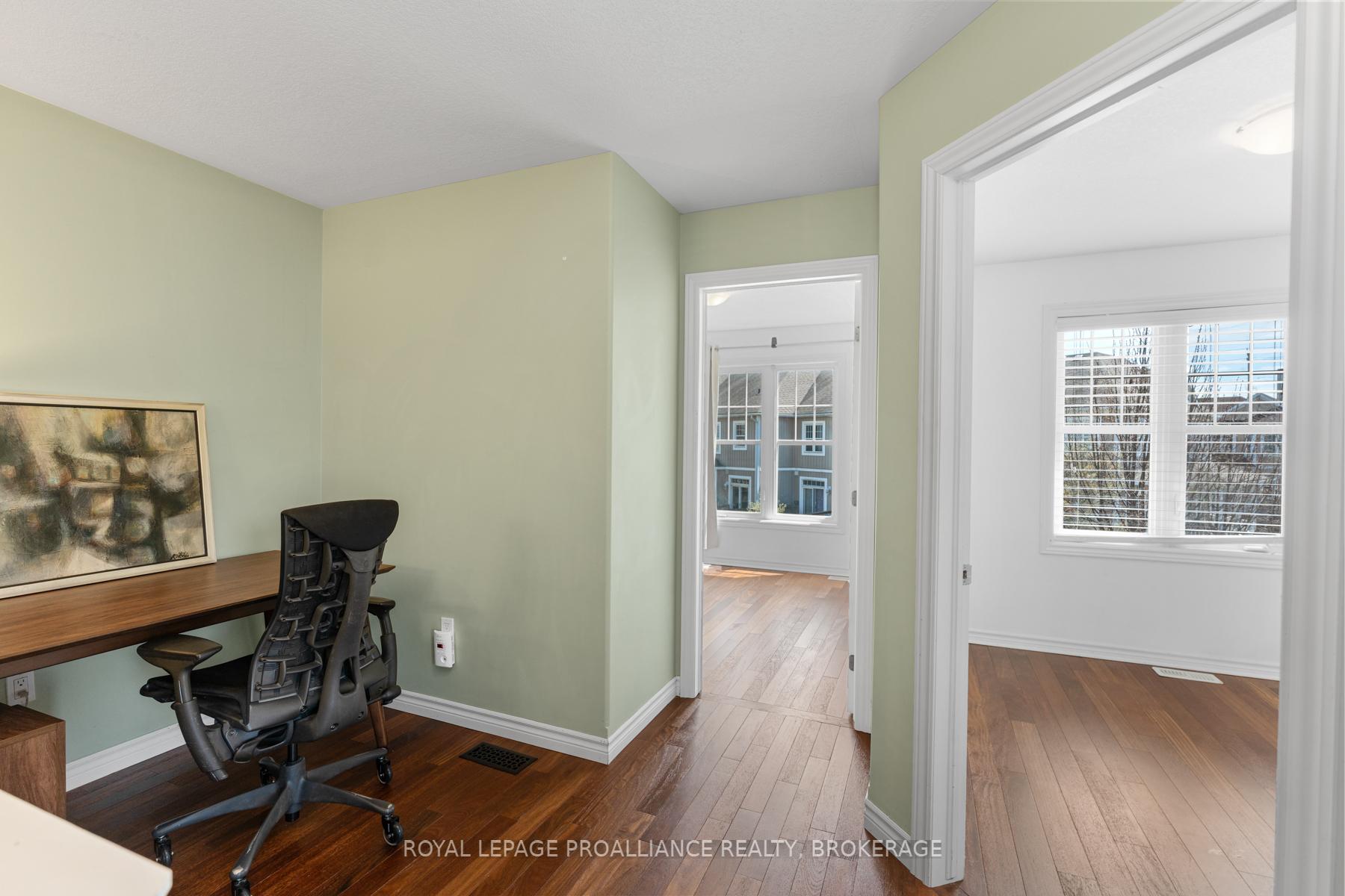 Photo 18 of 880 Ascot Lane, Kingston, Rideau — HOMEH