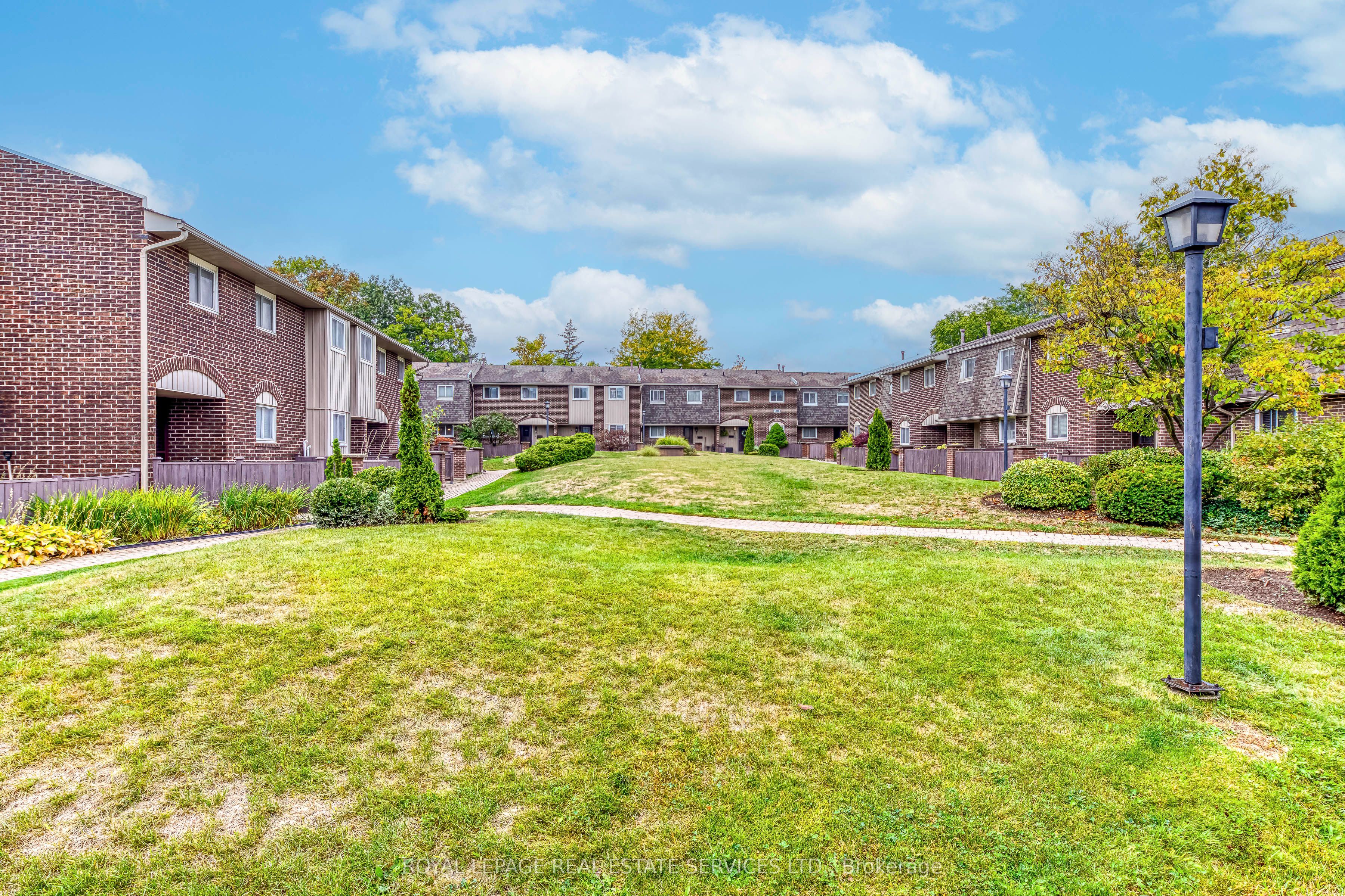 Front of Unit 4, 1294 Guelph Line