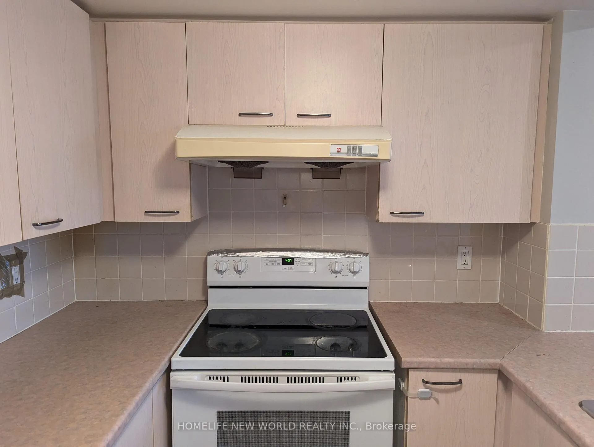 Photo 6 of Unit 301, 130 Pond Drive, Markham, Commerce Valley — HOMEH