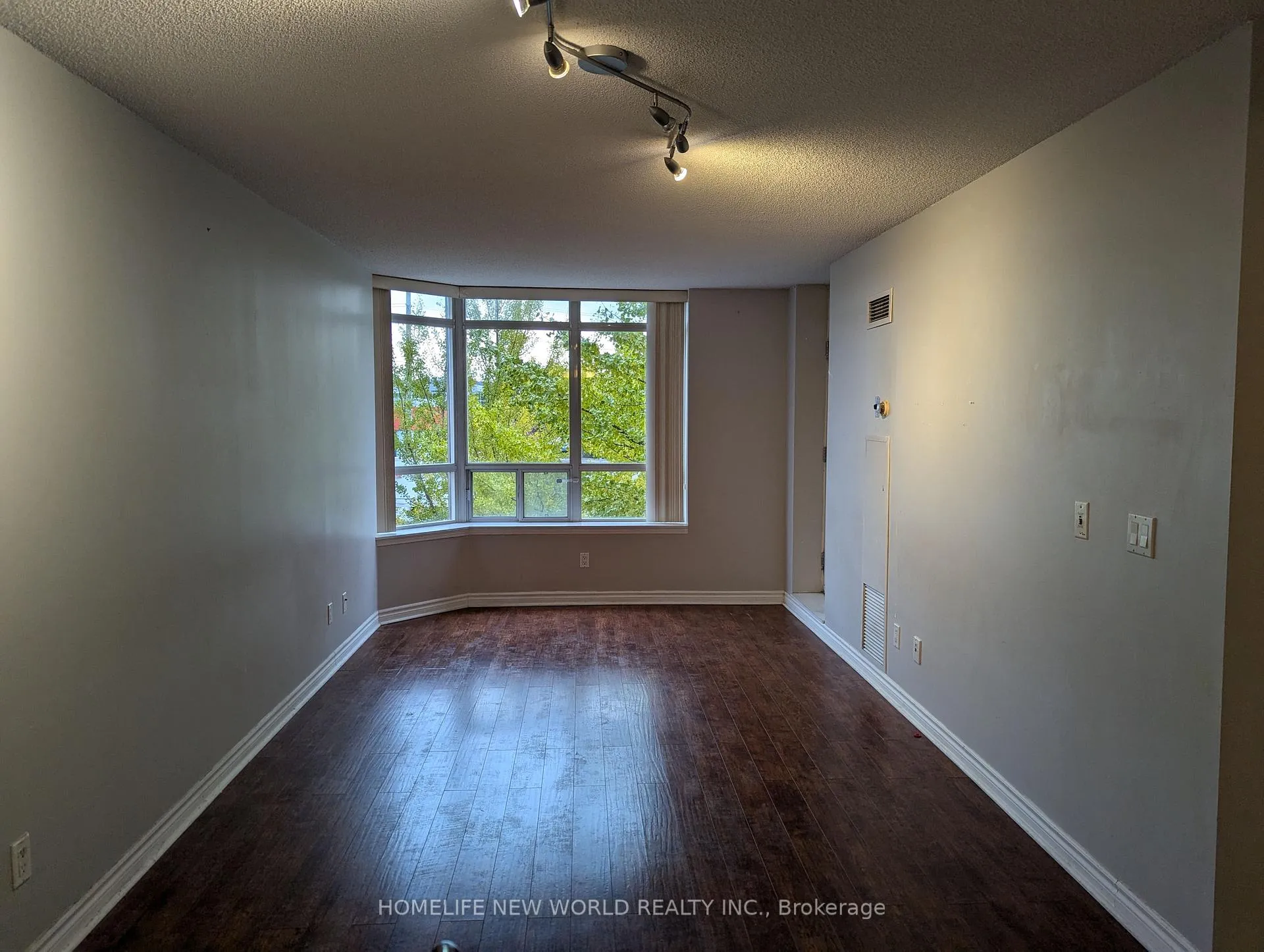 Photo 9 of Unit 301, 130 Pond Drive, Markham, Commerce Valley — HOMEH