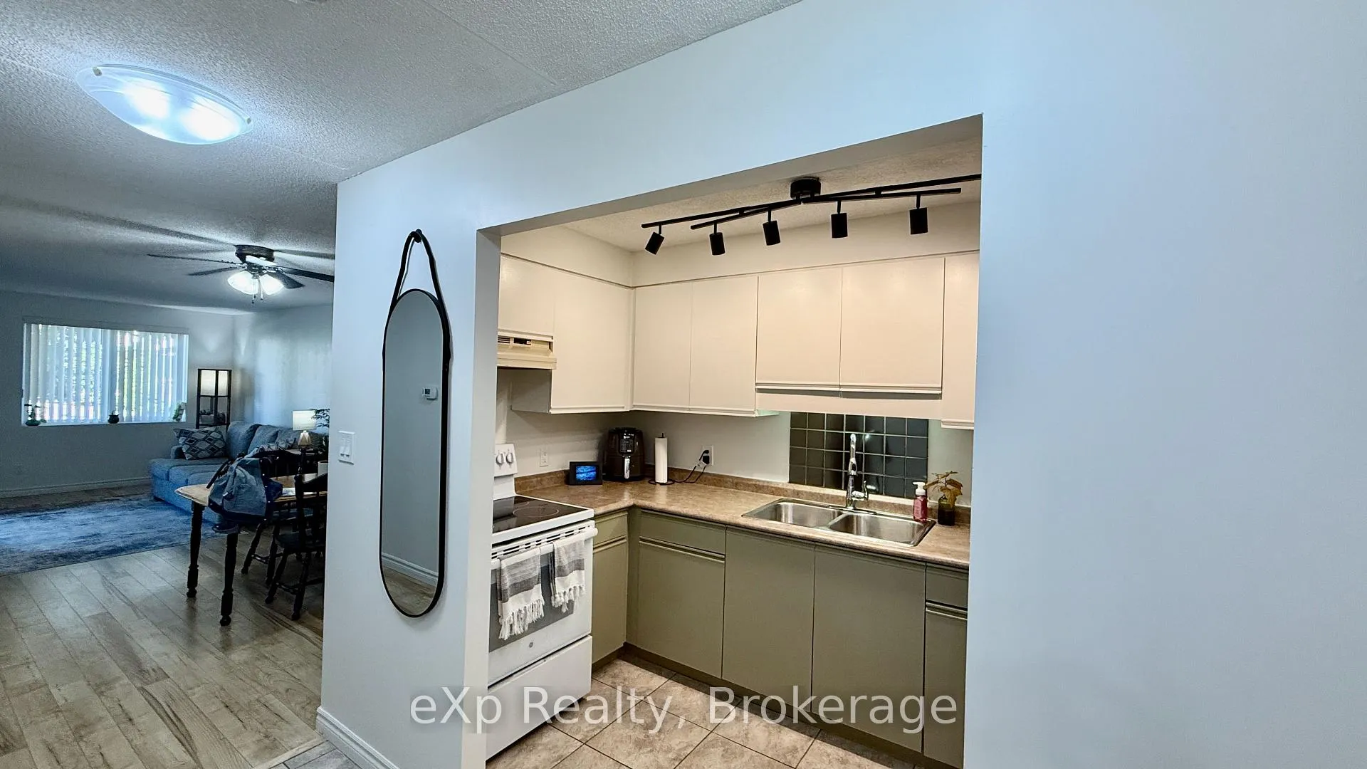 Photo 5 of Unit 105, 536 11th Avenue E, Hanover — HOMEH