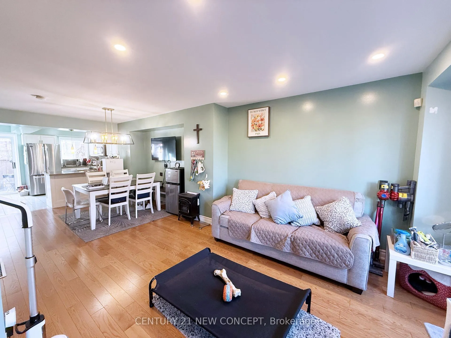Photo 4 of Unit 107, 18 Clark Avenue W, Vaughan, Crestwood-Springfarm-Yorkhill — HOMEH