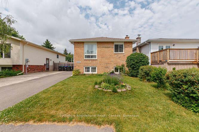 Photo 2 of 29 Courtice Crescent, Collingwood — HOMEH