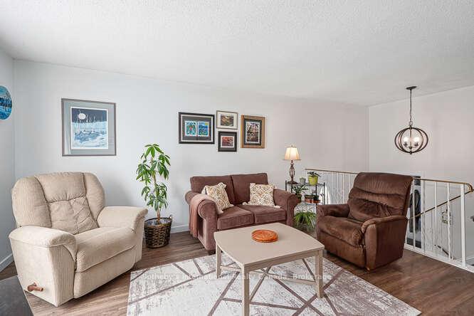 Photo 3 of 29 Courtice Crescent, Collingwood — HOMEH