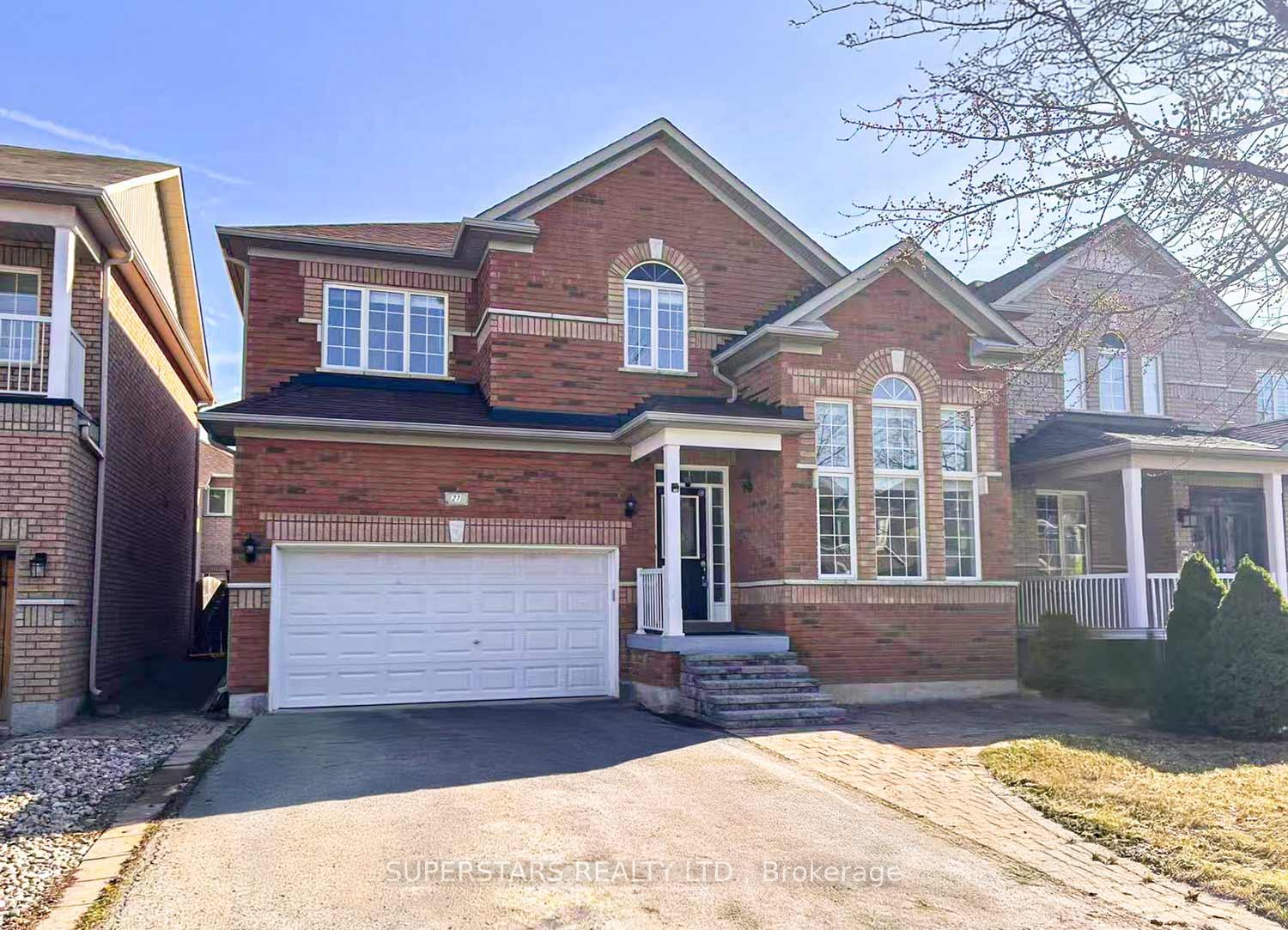Front of 27 Valemount Way