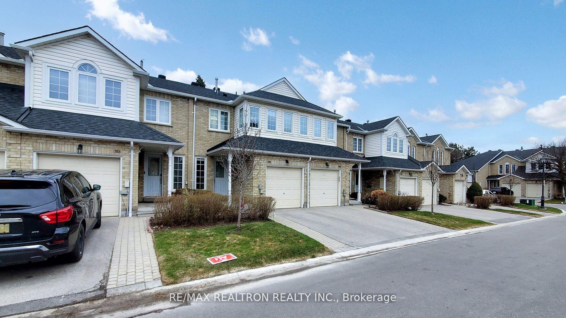Photo 3 of 68 Heathcliffe Square, Brampton, Central Park — HOMEH