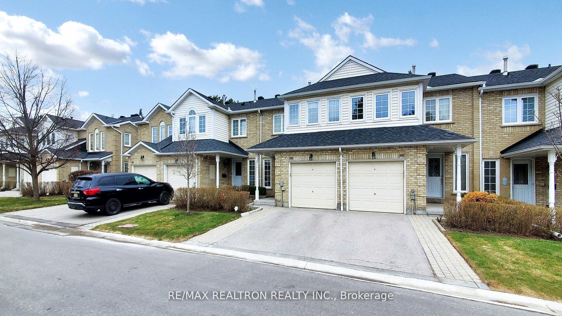 Photo 2 of 68 Heathcliffe Square, Brampton, Central Park — HOMEH