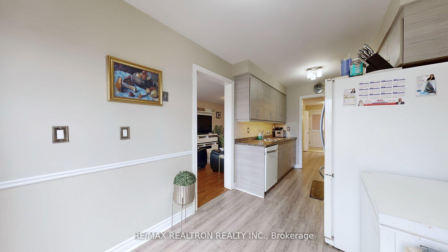 Photo 6 of 68 Heathcliffe Square, Brampton, Central Park — HOMEH