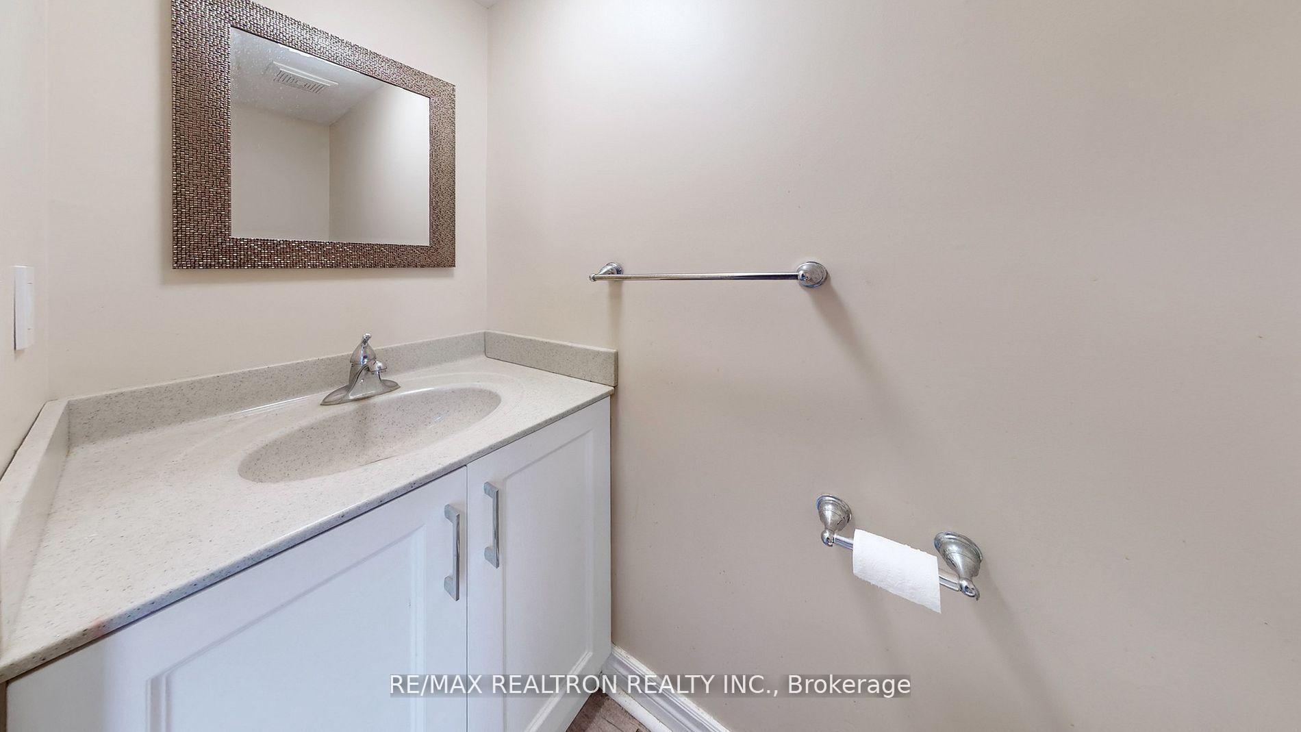 Photo 11 of 68 Heathcliffe Square, Brampton, Central Park — HOMEH