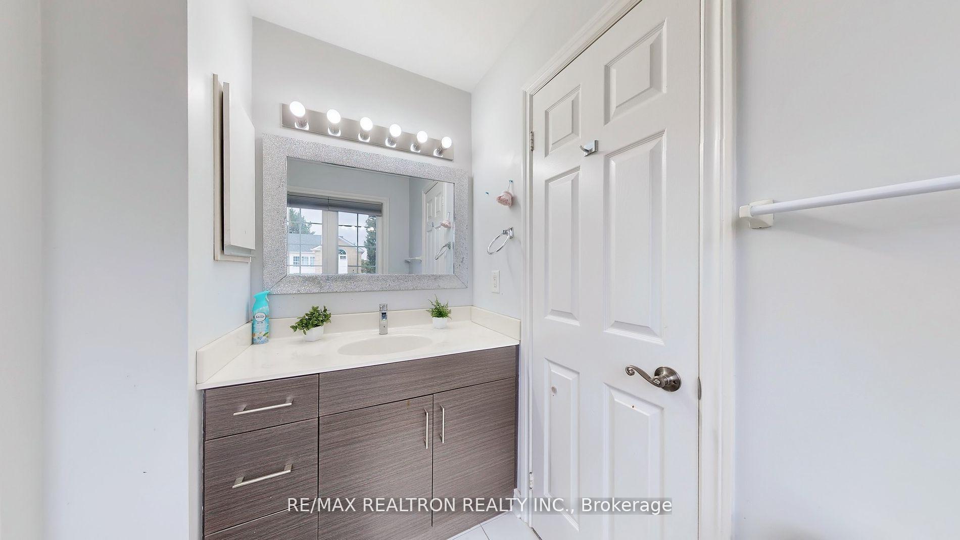 Photo 14 of 68 Heathcliffe Square, Brampton, Central Park — HOMEH