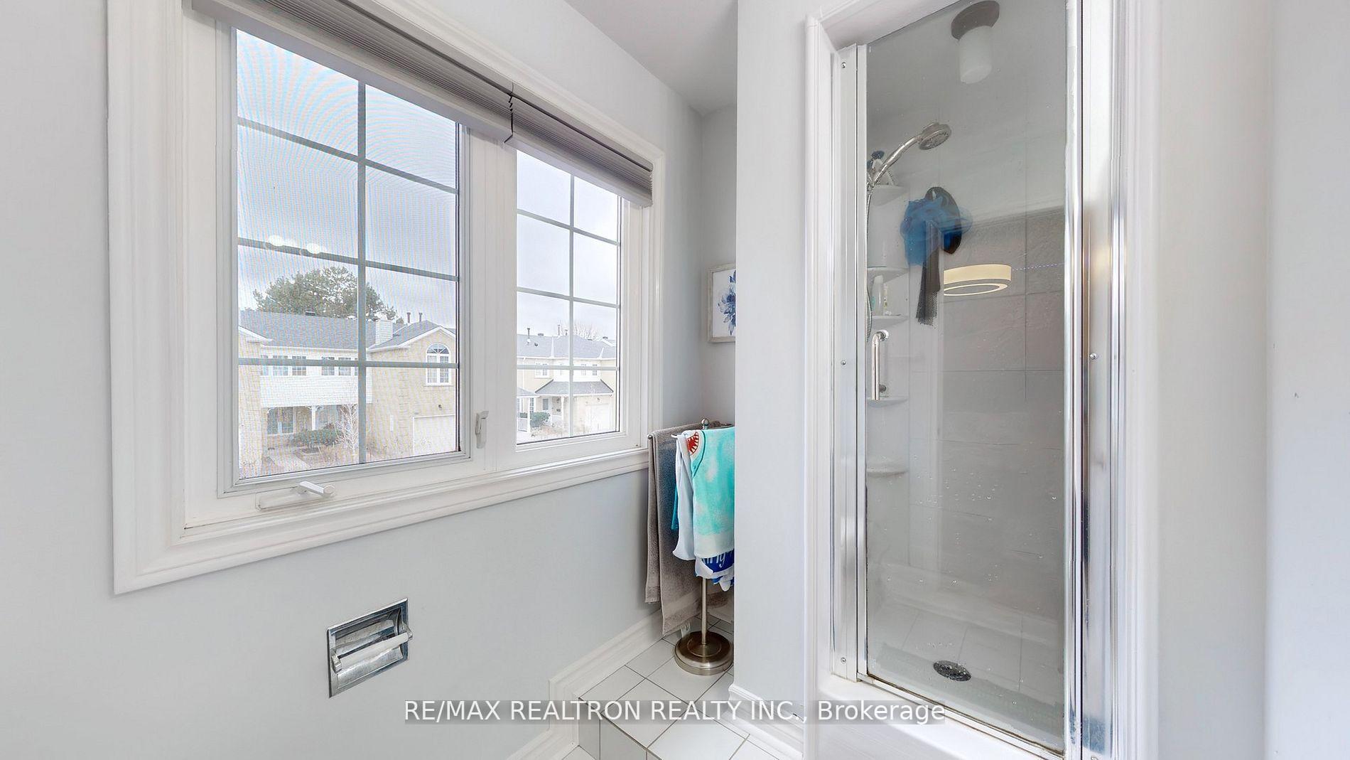 Photo 32 of 68 Heathcliffe Square, Brampton, Central Park — HOMEH