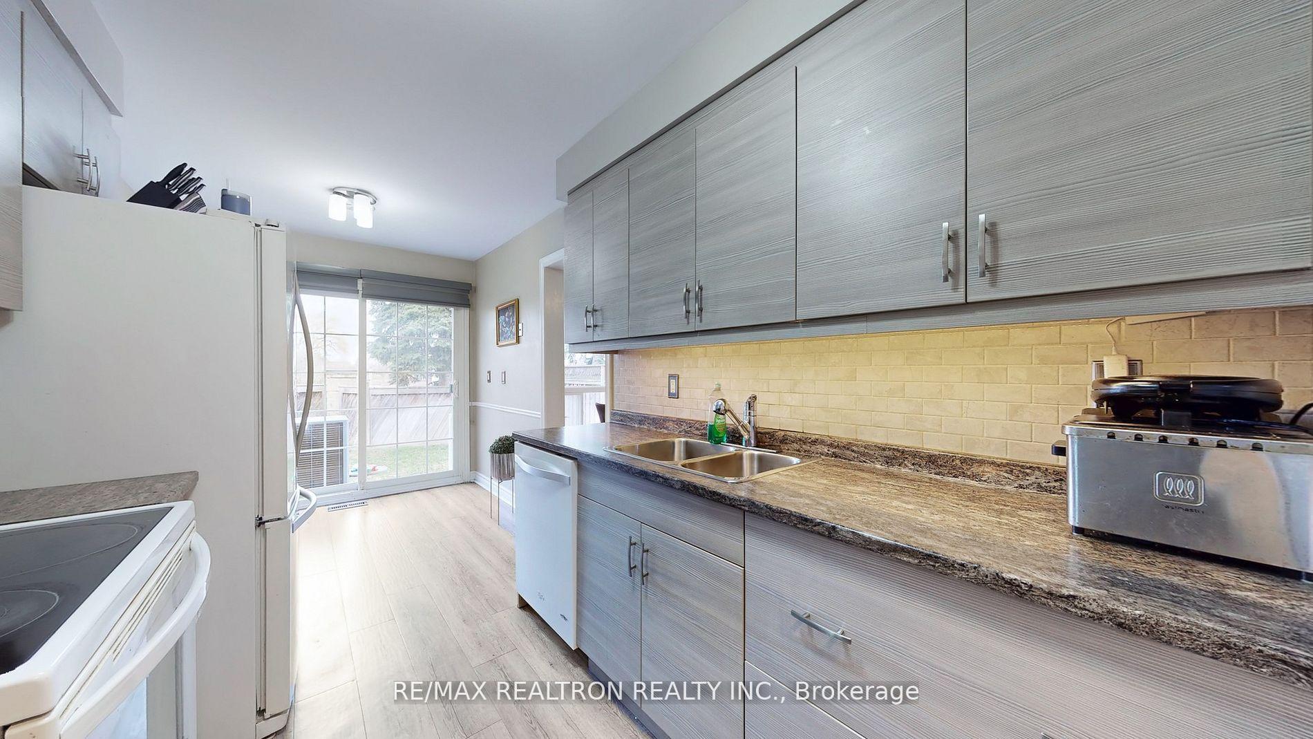 Photo 40 of 68 Heathcliffe Square, Brampton, Central Park — HOMEH