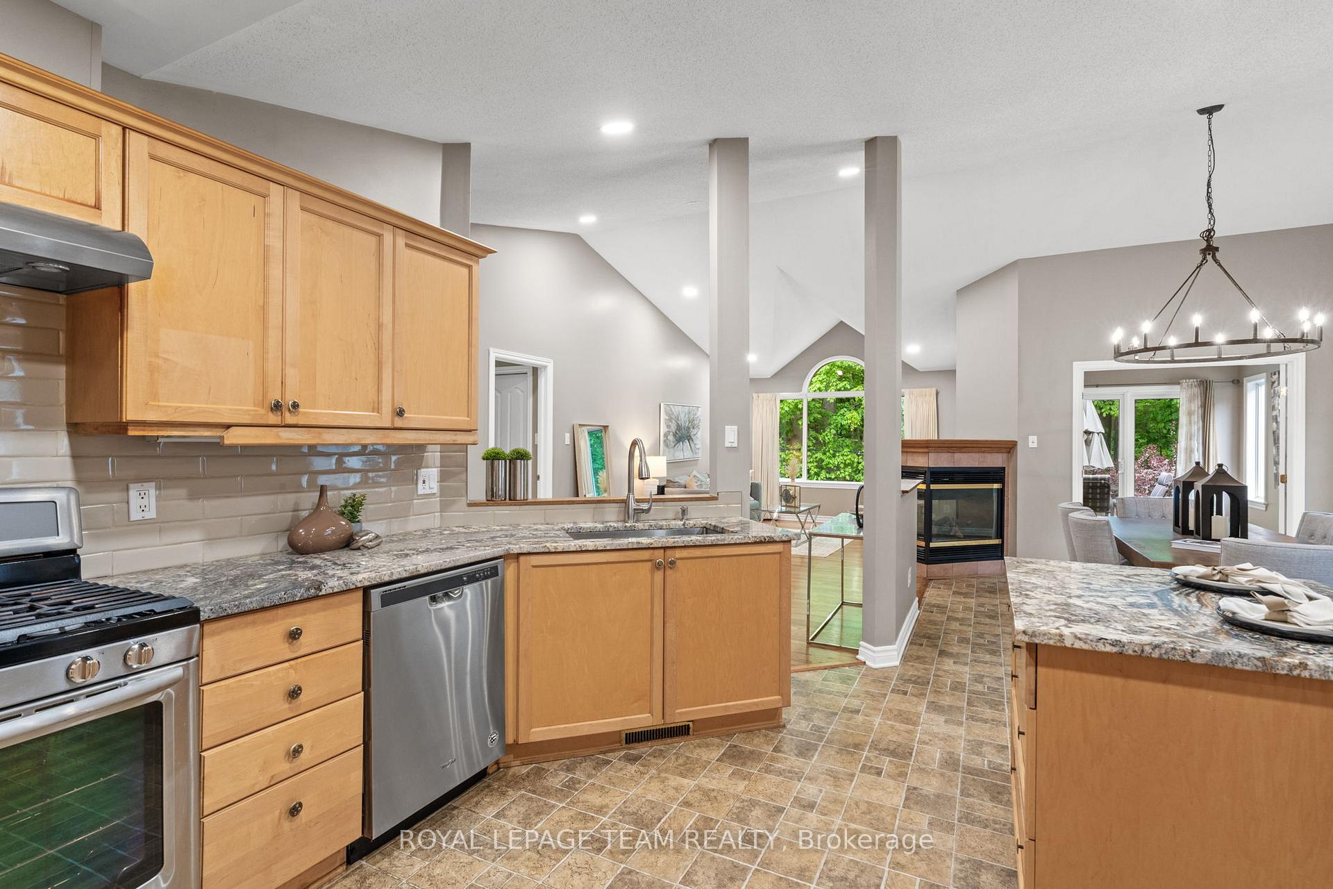 Photo 16 of 39 Fieldcrest Avenue, Ottawa, Barrhaven - Longfields — HOMEH