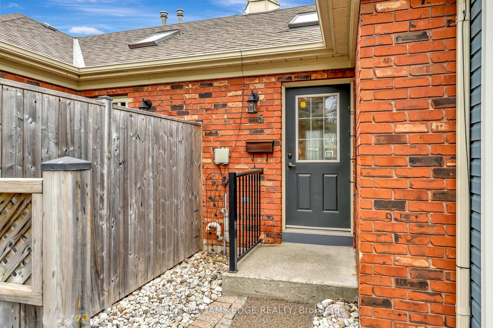 Photo 4 of Unit 5, 175 Fiddlers Green Road, Hamilton, Ancaster — HOMEH