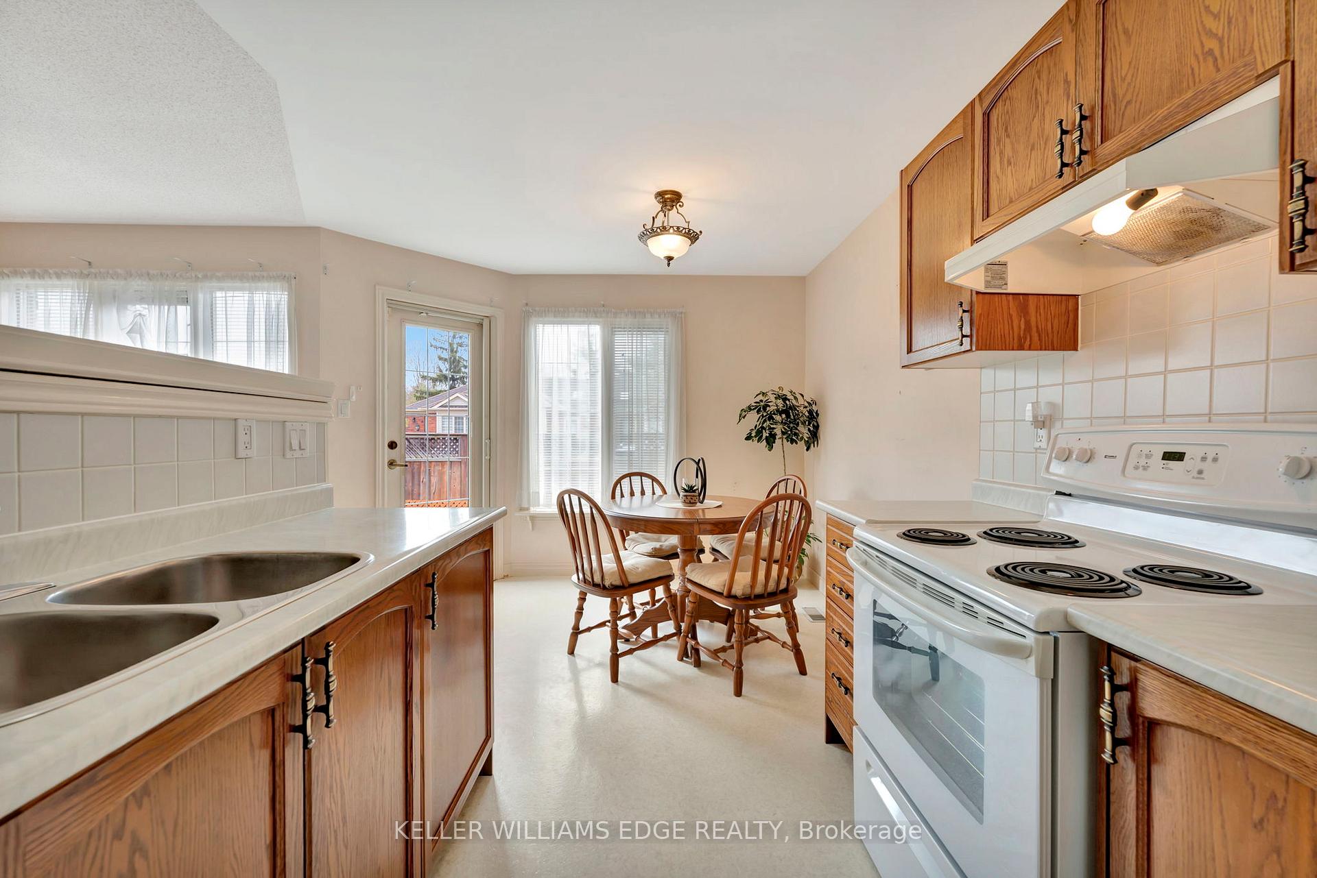 Photo 11 of Unit 5, 175 Fiddlers Green Road, Hamilton, Ancaster — HOMEH