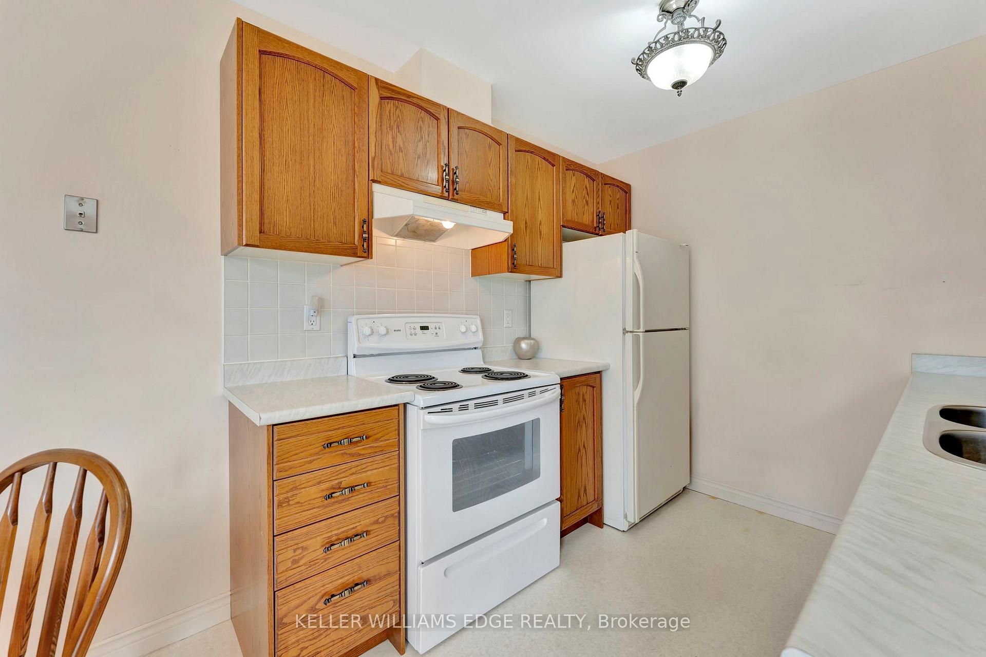 Photo 13 of Unit 5, 175 Fiddlers Green Road, Hamilton, Ancaster — HOMEH
