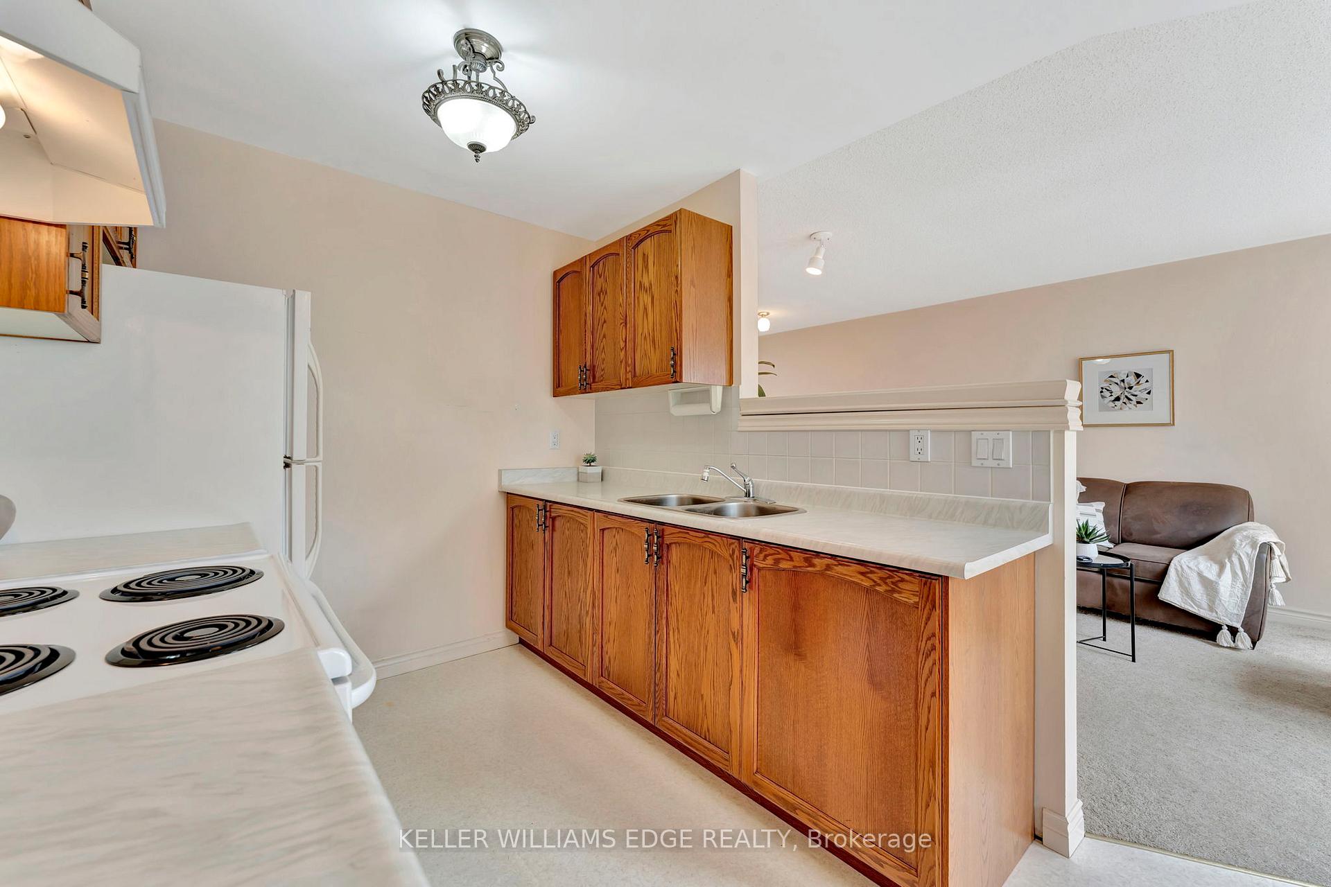 Photo 14 of Unit 5, 175 Fiddlers Green Road, Hamilton, Ancaster — HOMEH