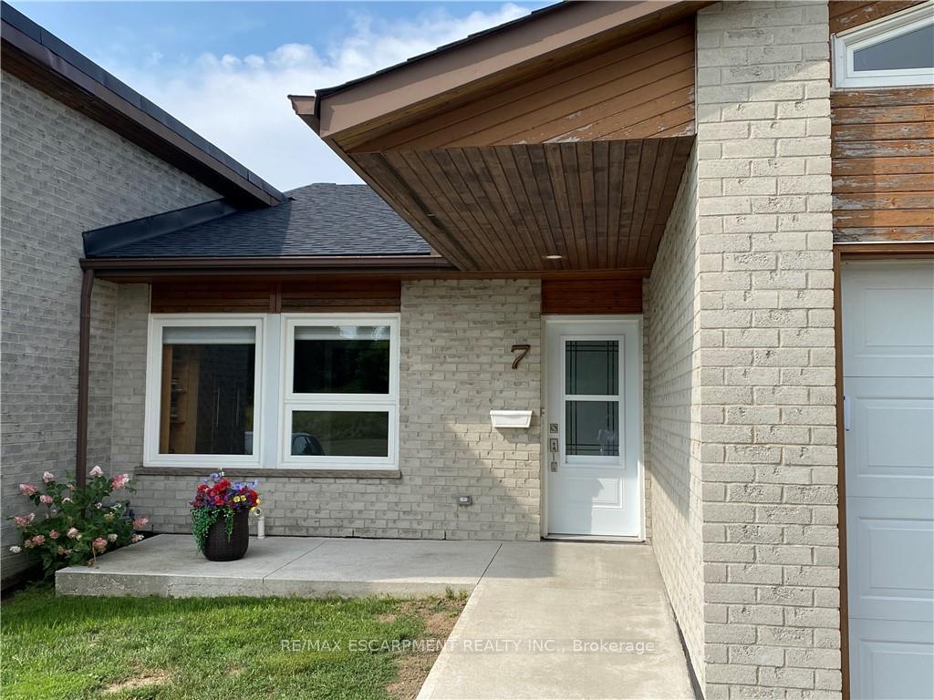 Photo 2 of 7 Cardinal Mindszenty Boulevard, Hamilton, Kennedy — HOMEH