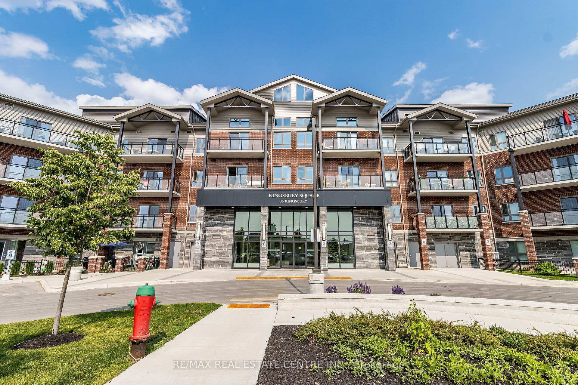 Front of Unit 419, 35 Kingsbury Square