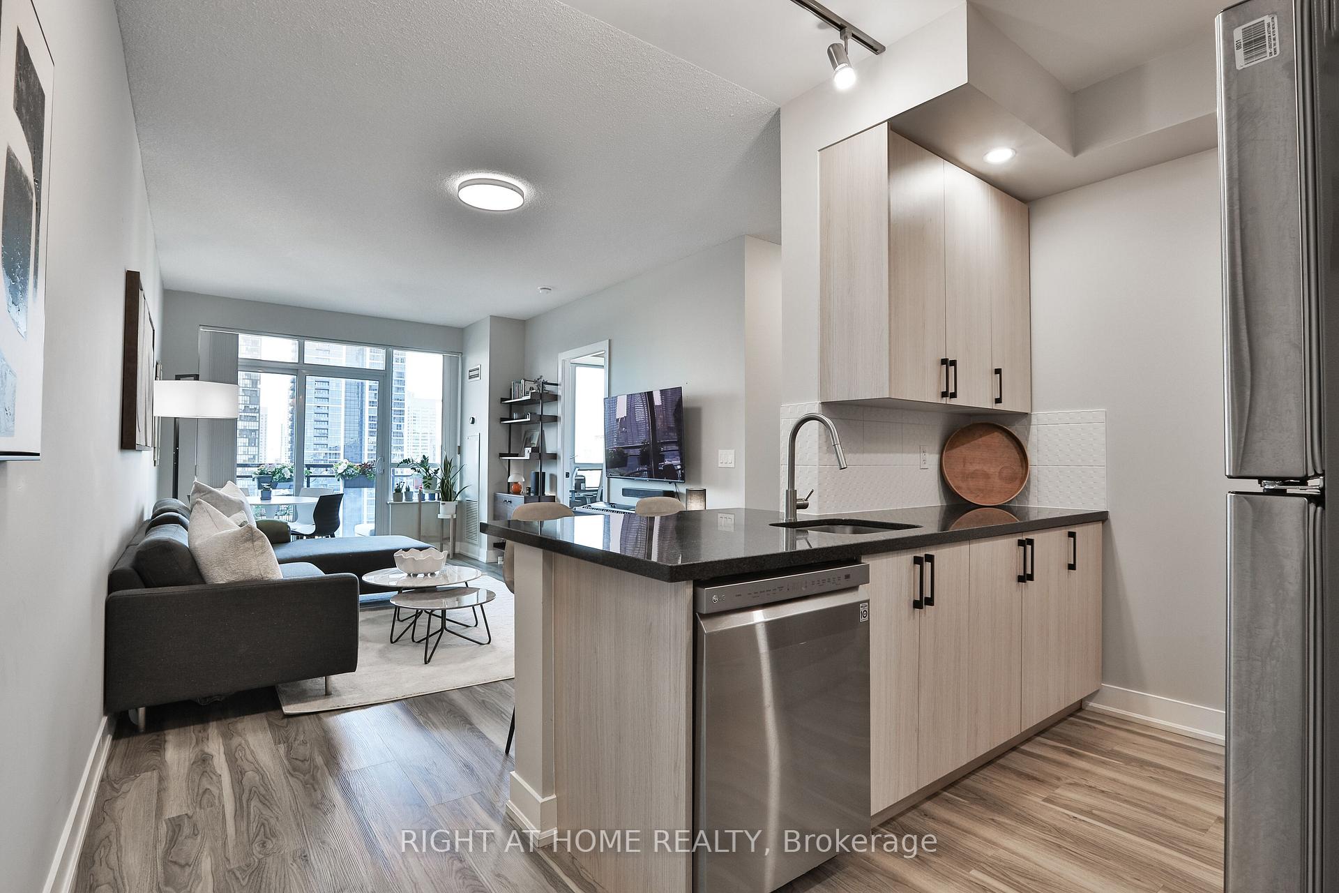 Photo 3 of Unit 2308, 28 Linden Street, Toronto, North St. James Town — HOMEH