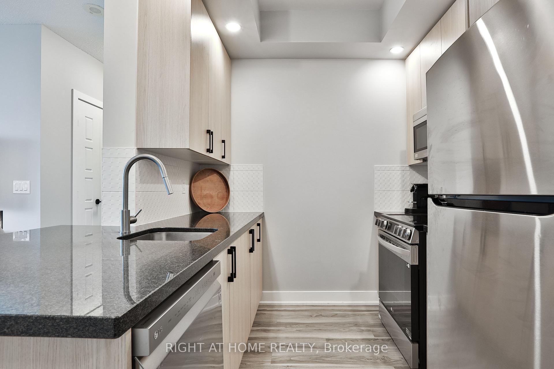 Photo 4 of Unit 2308, 28 Linden Street, Toronto, North St. James Town — HOMEH
