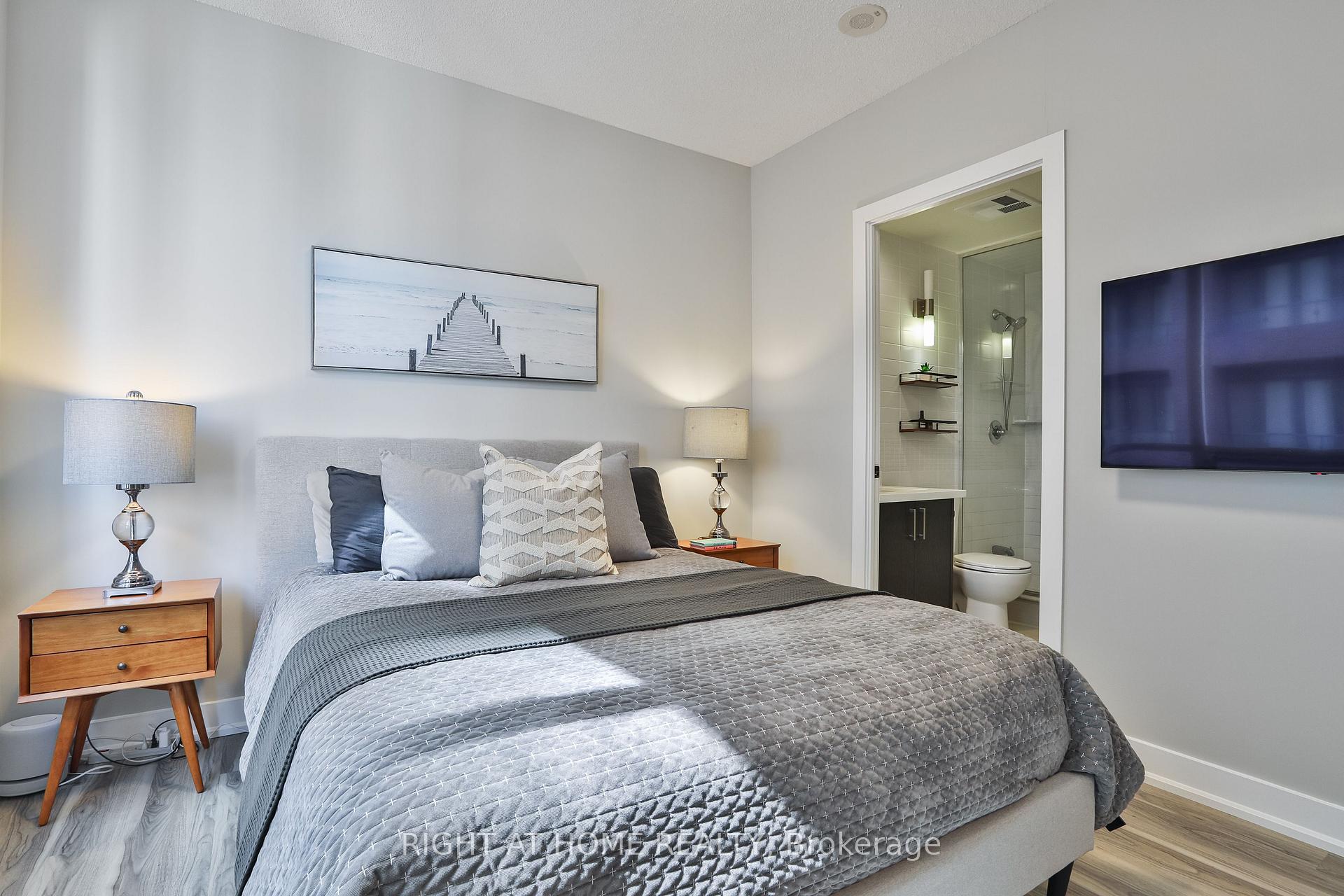 Photo 14 of Unit 2308, 28 Linden Street, Toronto, North St. James Town — HOMEH
