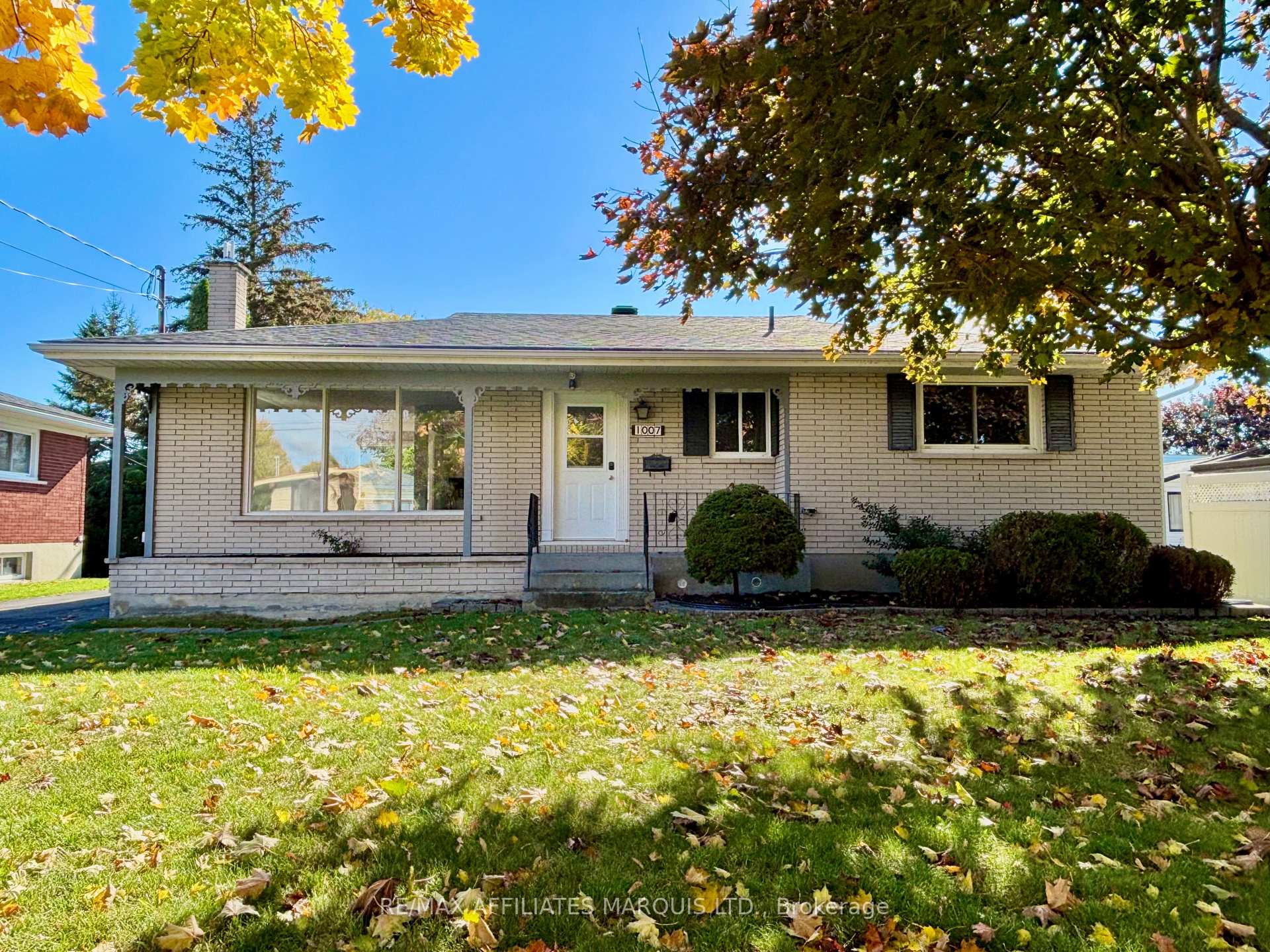 Photo 2 of 1007 Lasalle Road, Cornwall — HOMEH