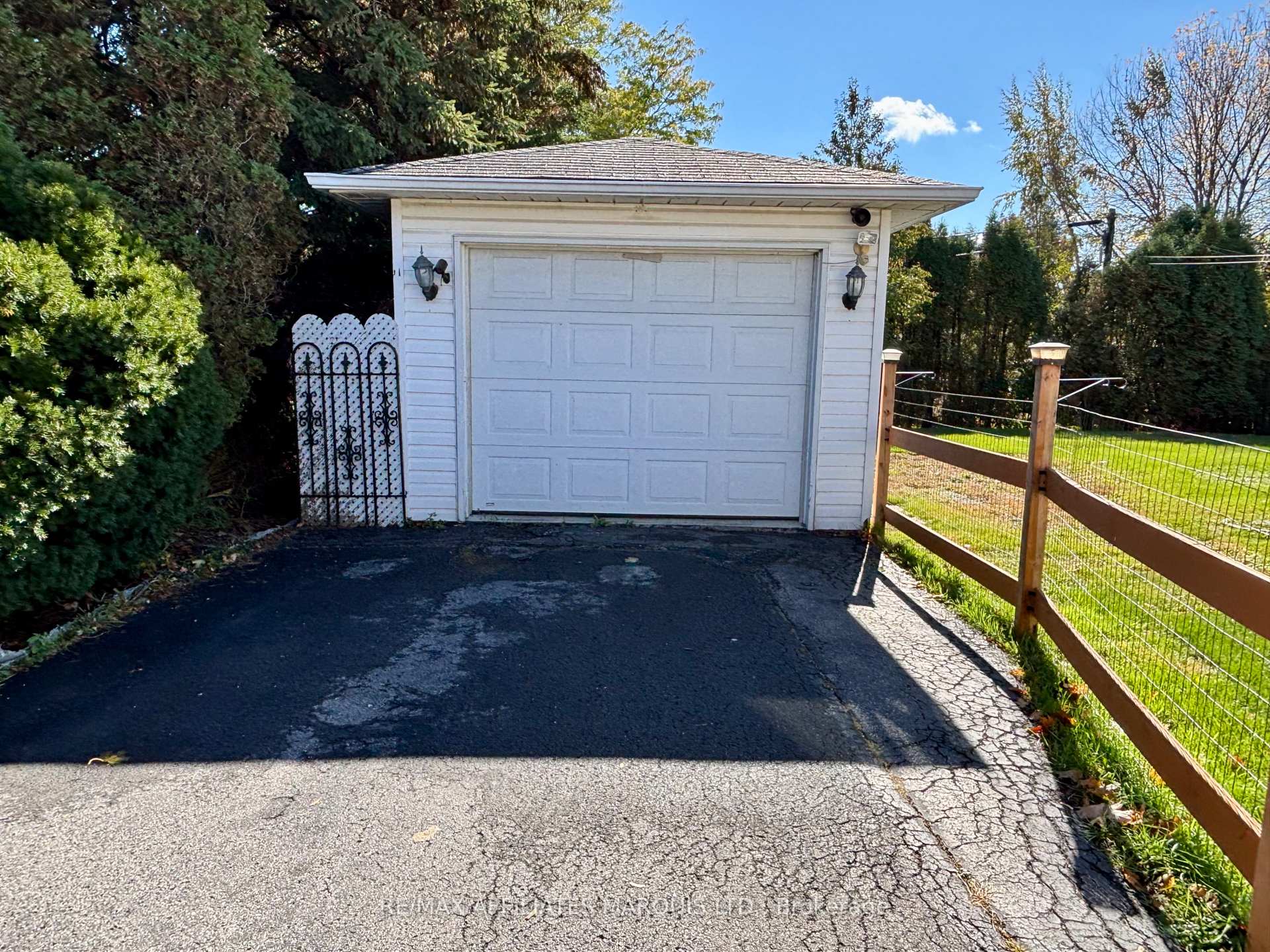 Photo 3 of 1007 Lasalle Road, Cornwall — HOMEH