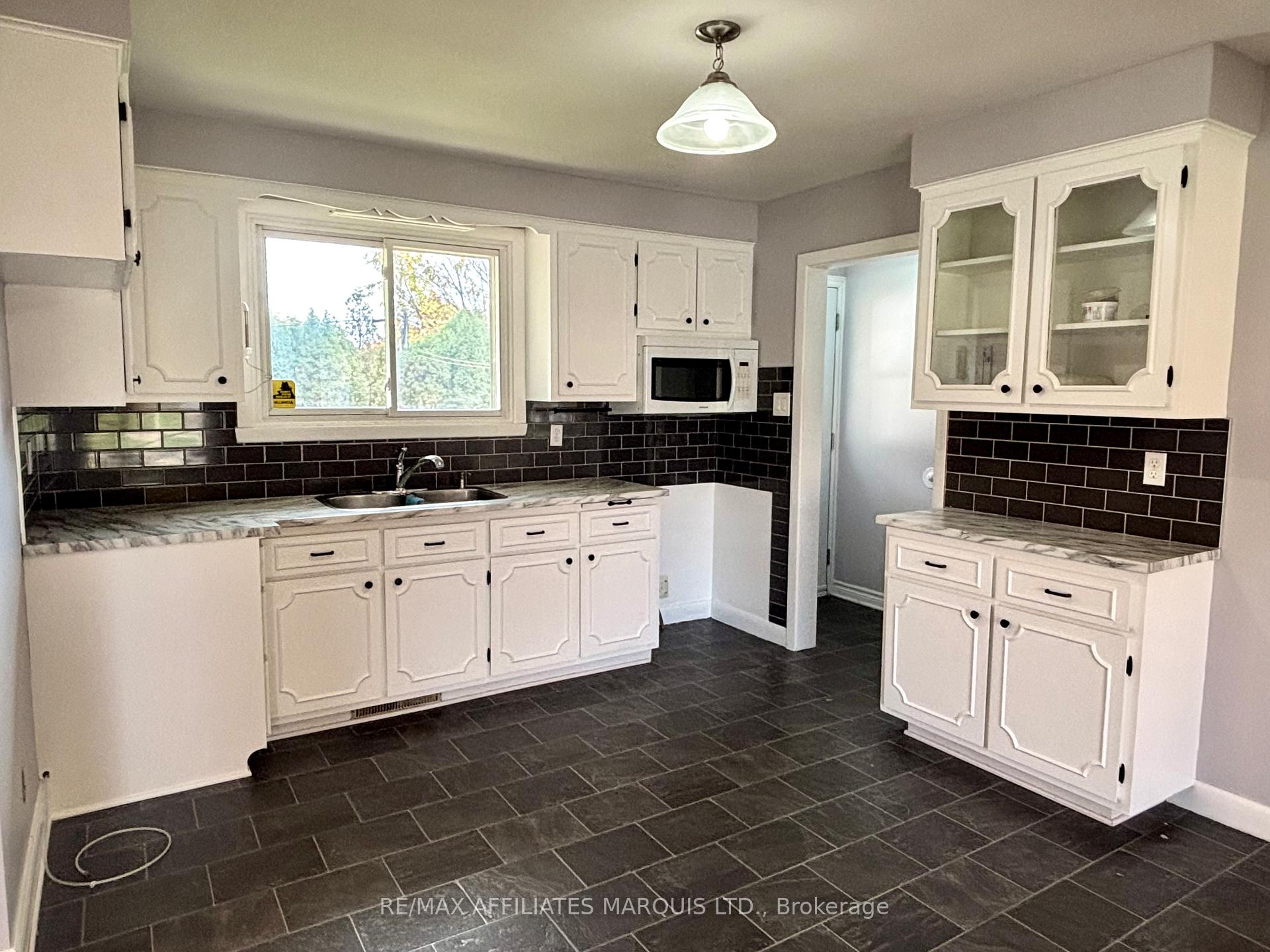 Photo 14 of 1007 Lasalle Road, Cornwall — HOMEH