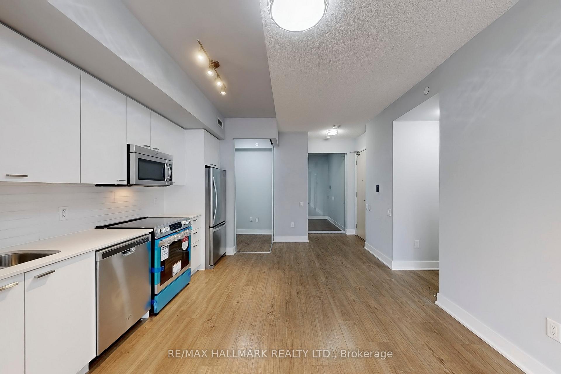 Photo 3 of Unit 418, 30 Roehampton Avenue, Toronto, Mount Pleasant West — HOMEH
