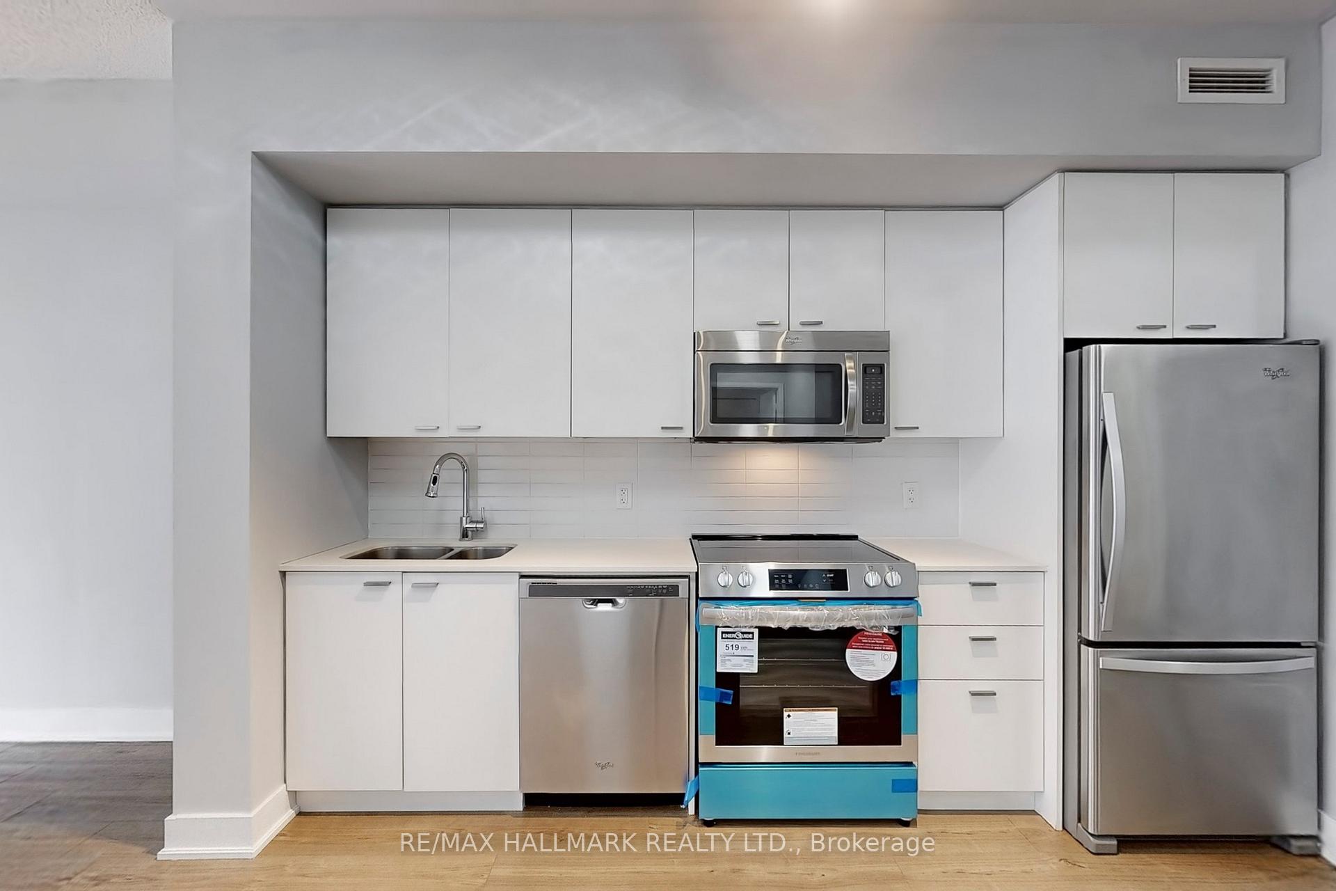 Photo 4 of Unit 418, 30 Roehampton Avenue, Toronto, Mount Pleasant West — HOMEH