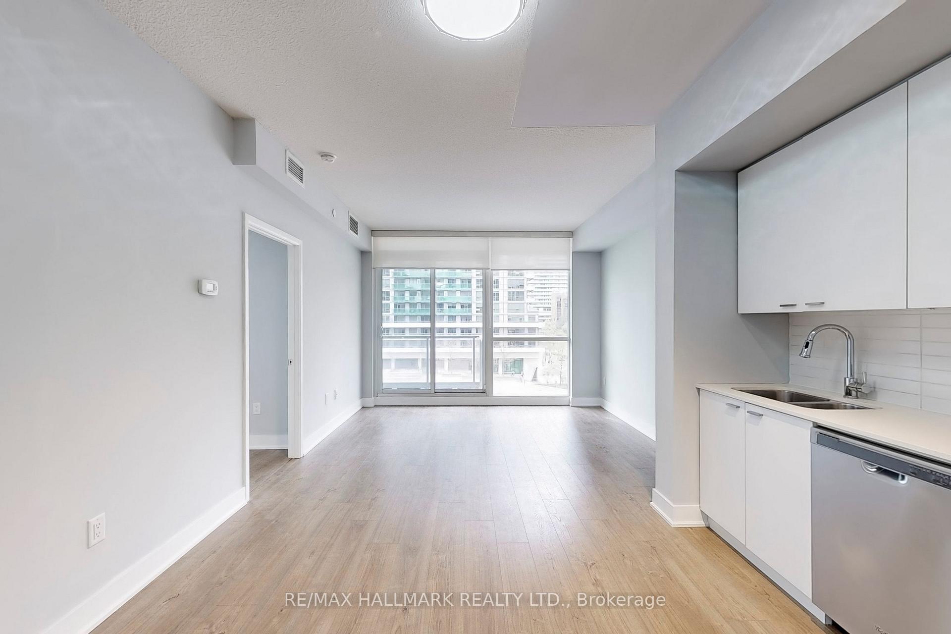 Photo 5 of Unit 418, 30 Roehampton Avenue, Toronto, Mount Pleasant West — HOMEH