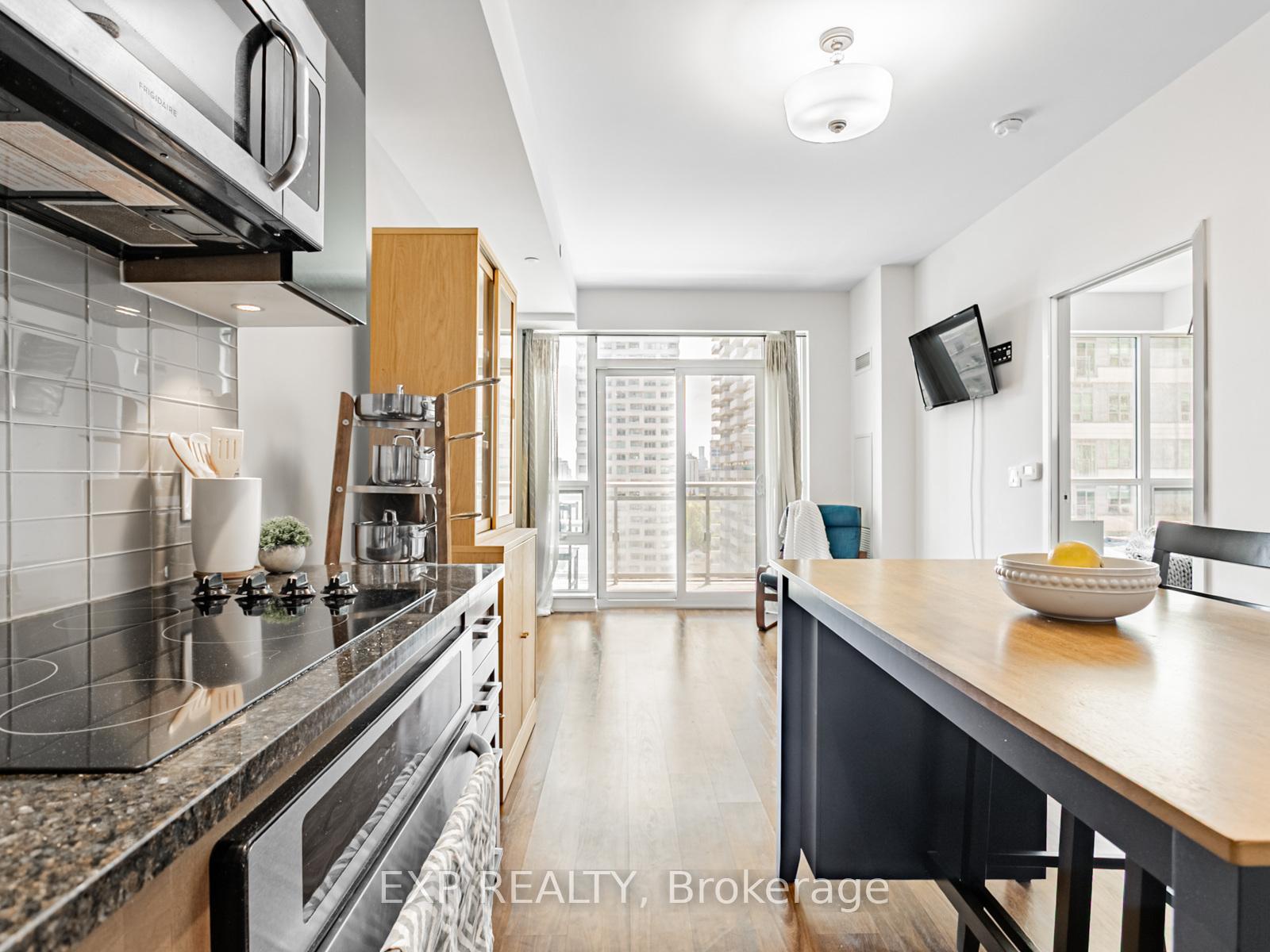 Photo 4 of Unit 1018, 98 Lillian Street, Toronto, Mount Pleasant West — HOMEH