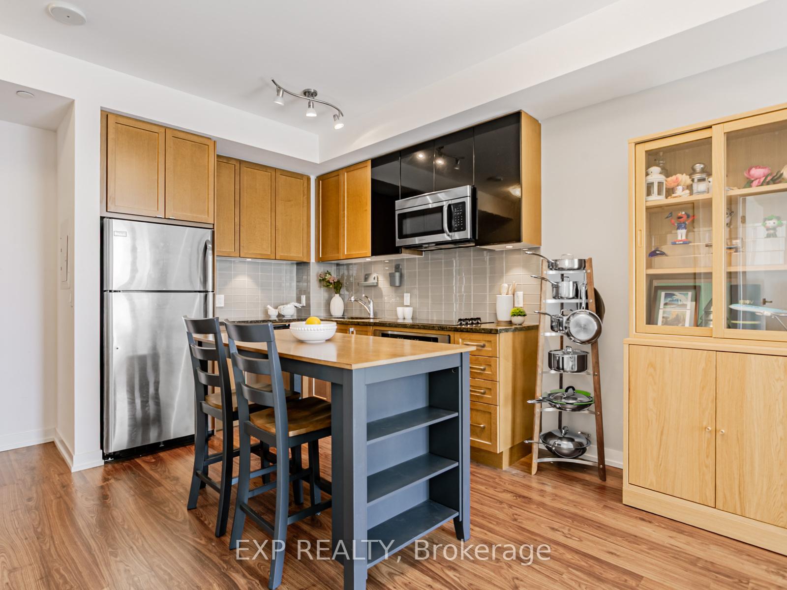 Photo 5 of Unit 1018, 98 Lillian Street, Toronto, Mount Pleasant West — HOMEH