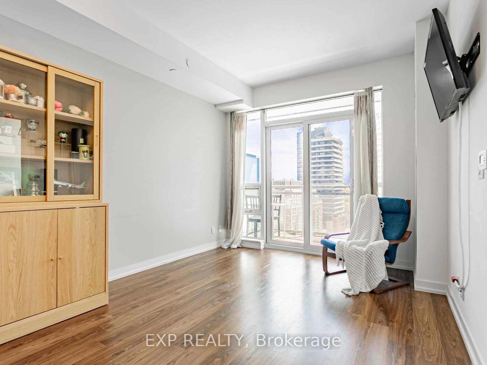 Photo 8 of Unit 1018, 98 Lillian Street, Toronto, Mount Pleasant West — HOMEH