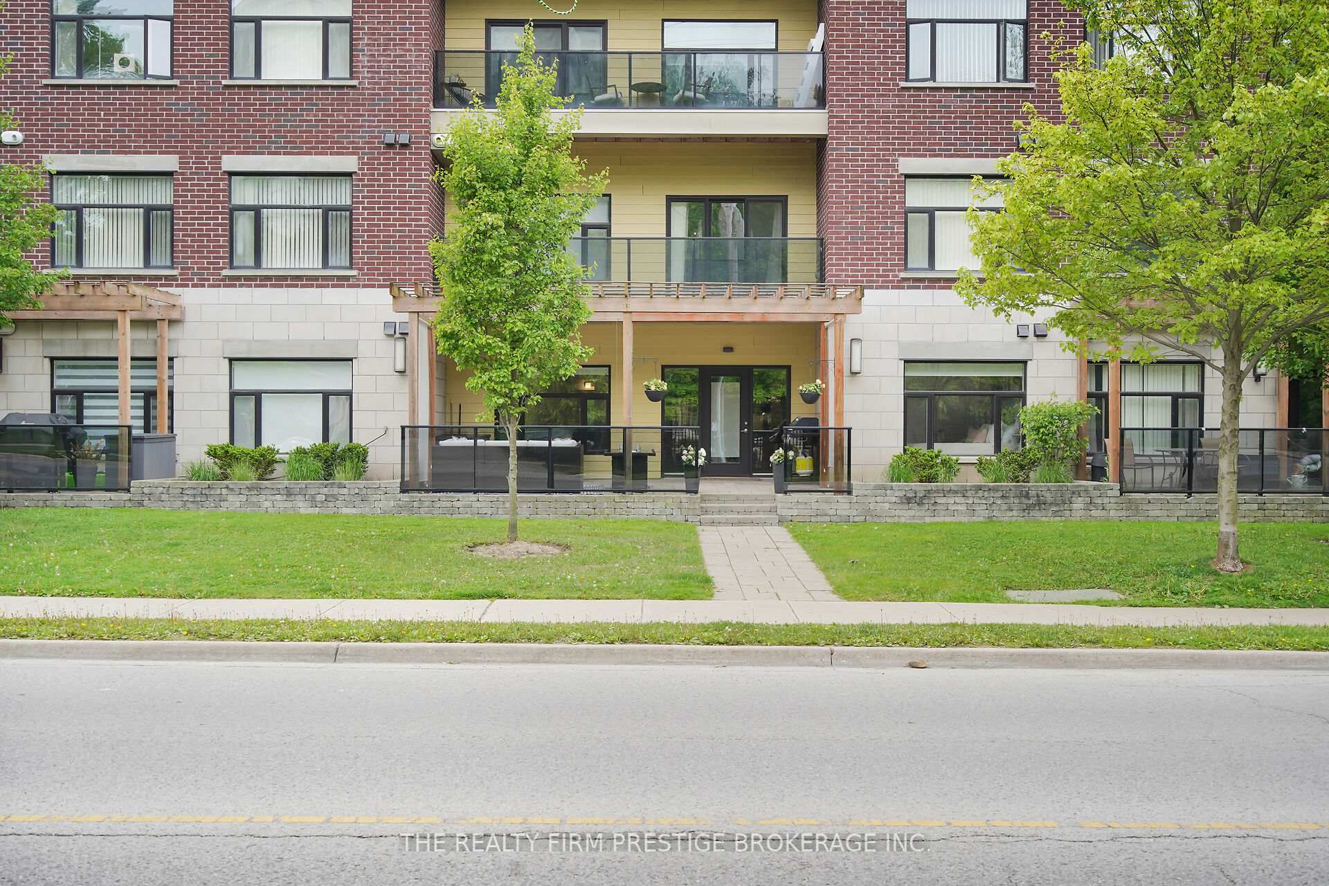 Front of Unit 102, 89 Ridout Street S
