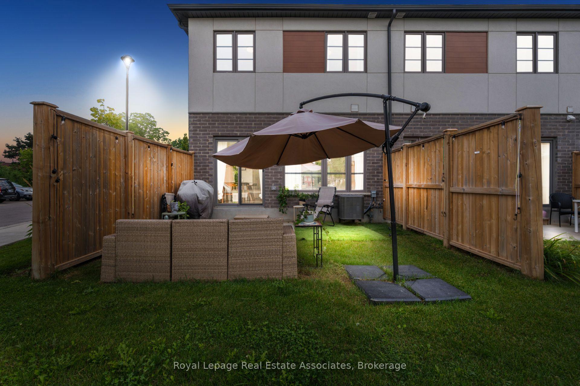 Photo 4 of 26 Steele Crescent, Guelph, St. Patrick's Ward — HOMEH