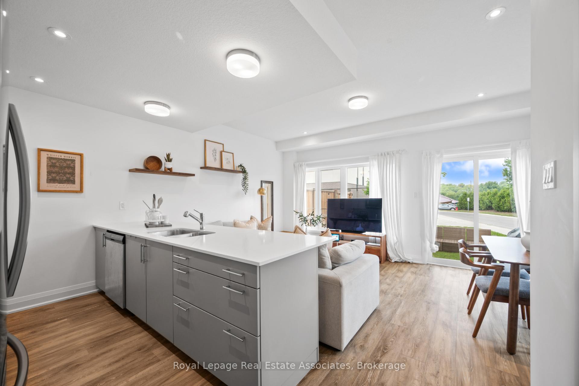Photo 7 of 26 Steele Crescent, Guelph, St. Patrick's Ward — HOMEH