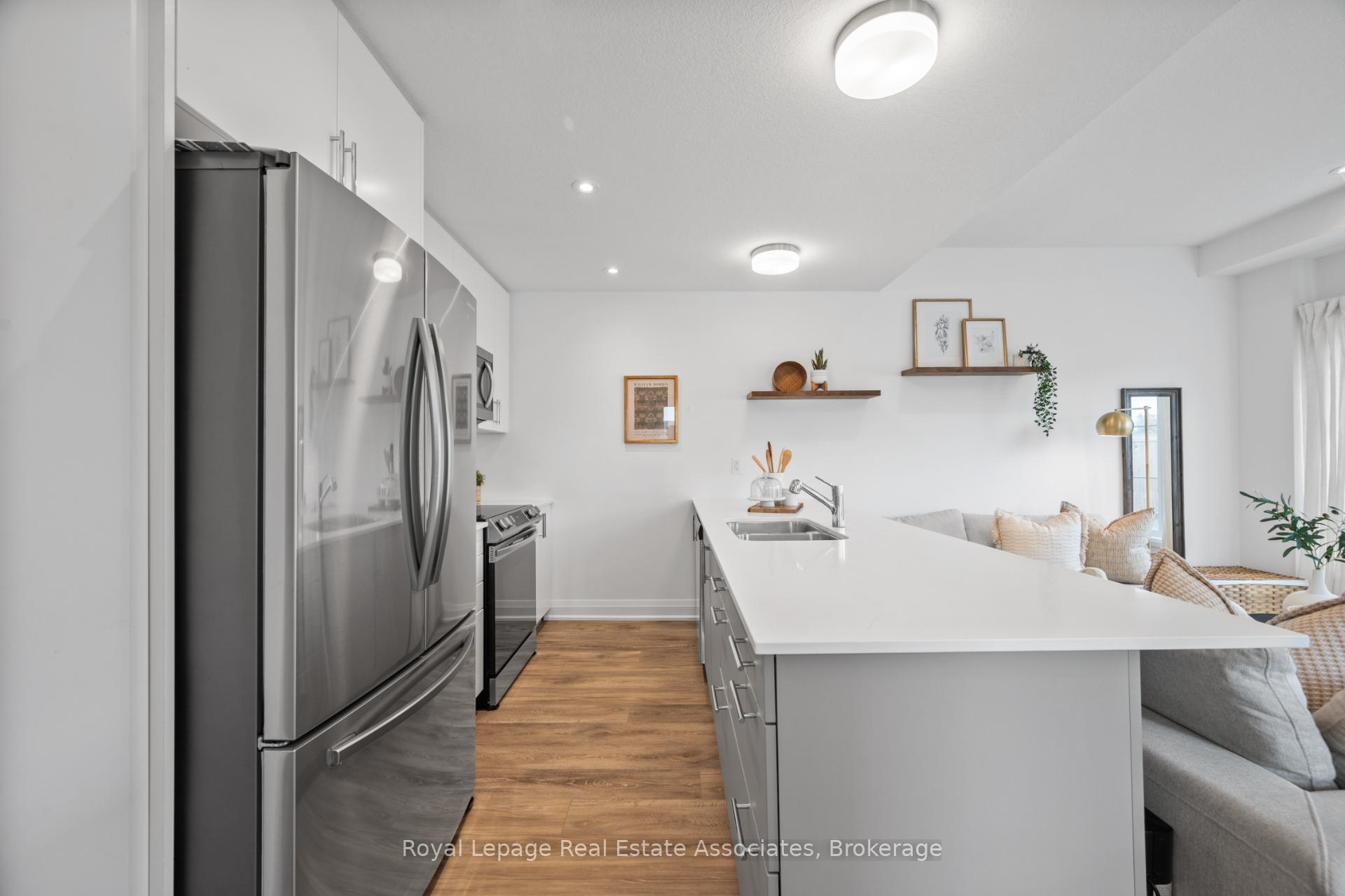 Photo 10 of 26 Steele Crescent, Guelph, St. Patrick's Ward — HOMEH