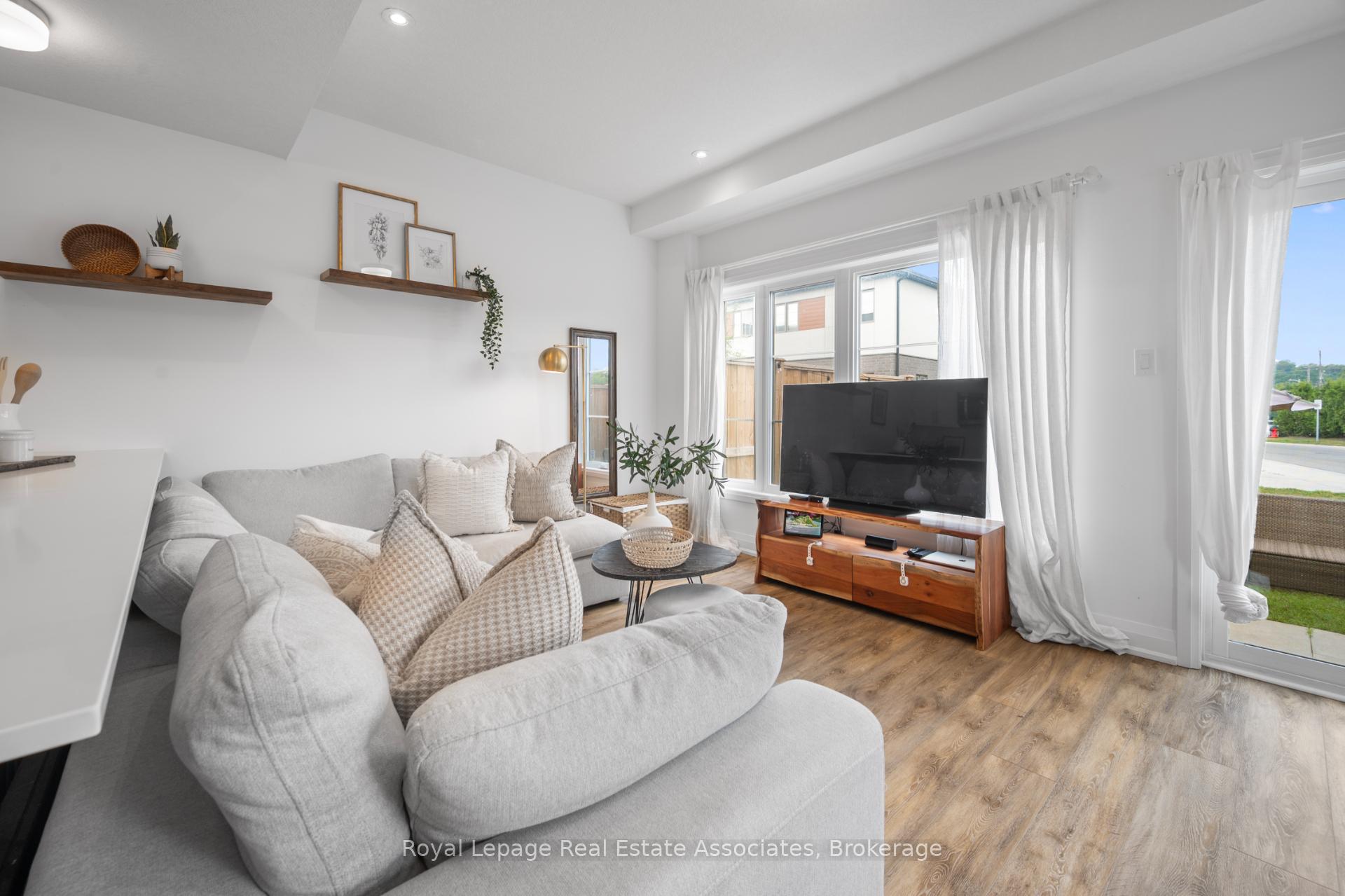 Photo 12 of 26 Steele Crescent, Guelph, St. Patrick's Ward — HOMEH