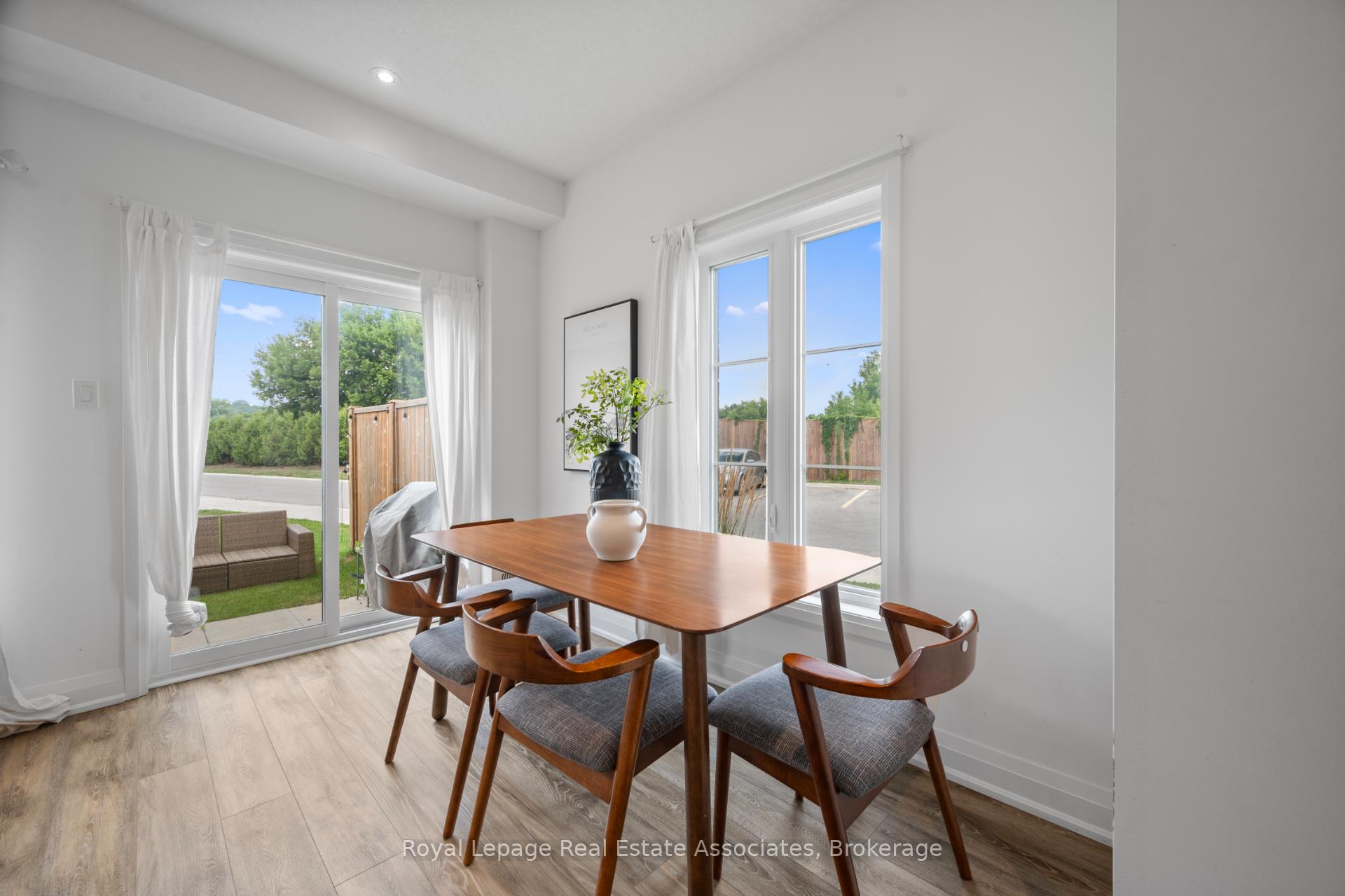 Photo 16 of 26 Steele Crescent, Guelph, St. Patrick's Ward — HOMEH