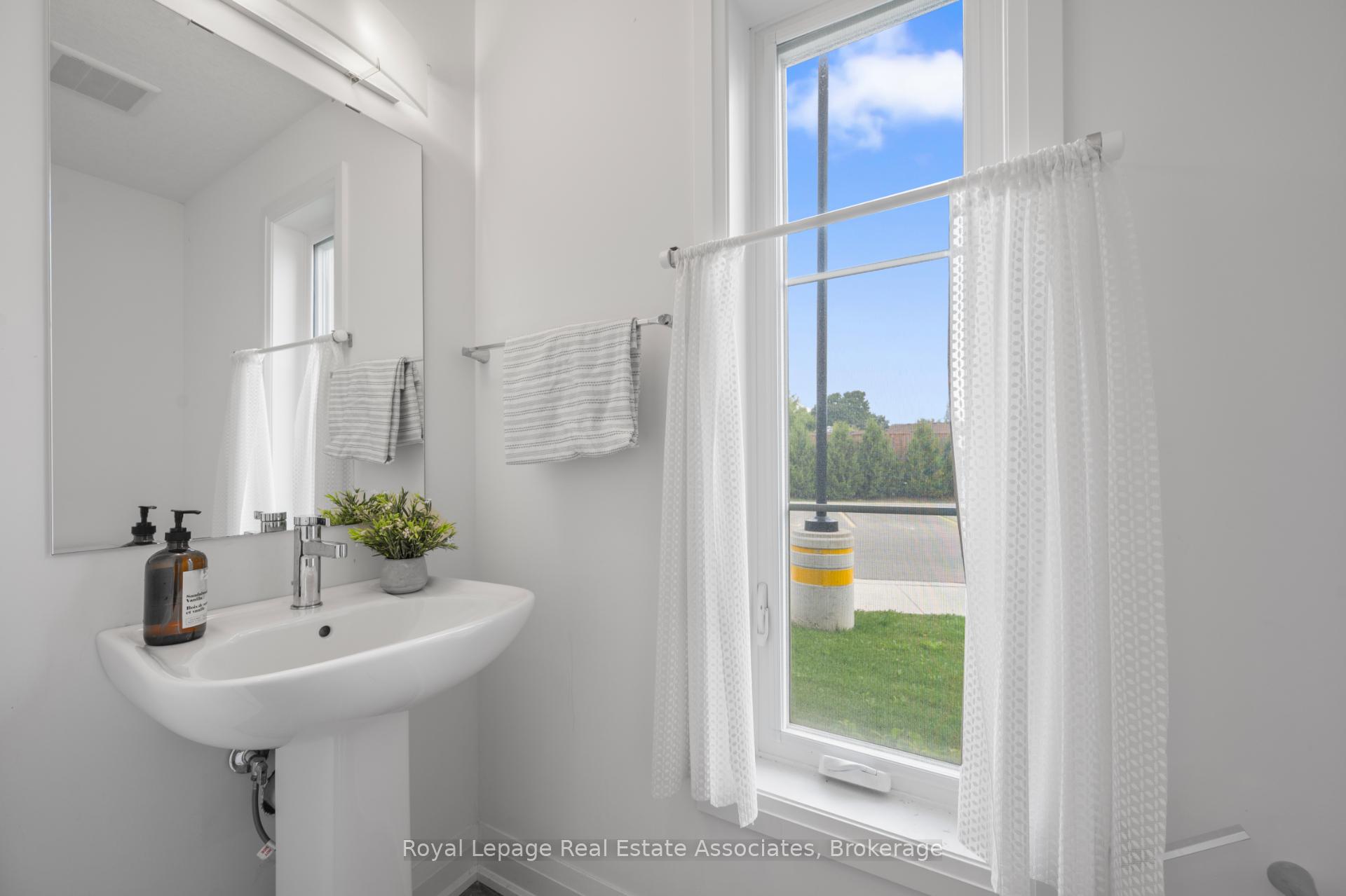 Photo 20 of 26 Steele Crescent, Guelph, St. Patrick's Ward — HOMEH