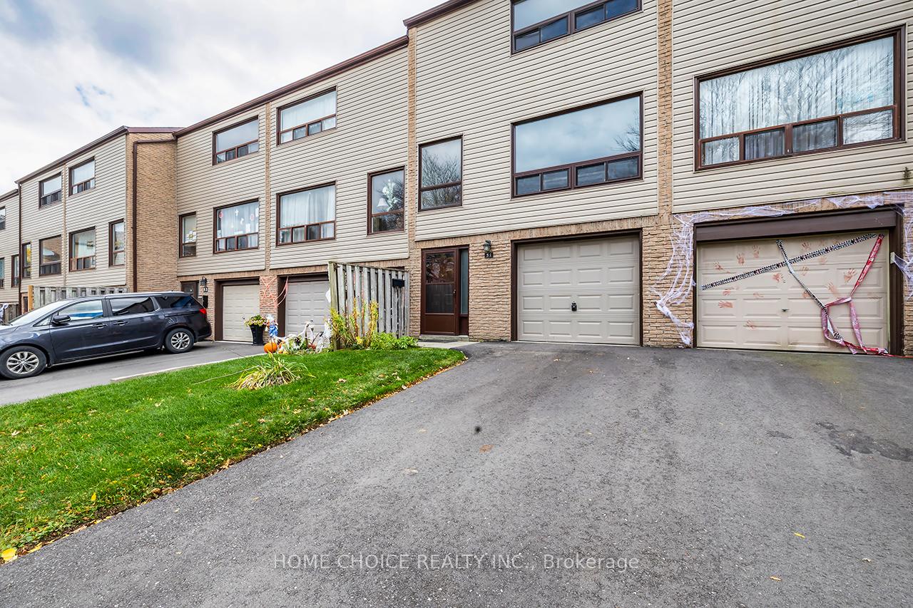 Photo 2 of 51 Park Lane Circle E, Clarington, Bowmanville — HOMEH