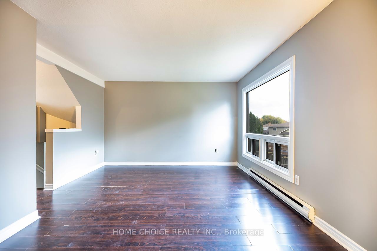 Photo 4 of 51 Park Lane Circle E, Clarington, Bowmanville — HOMEH