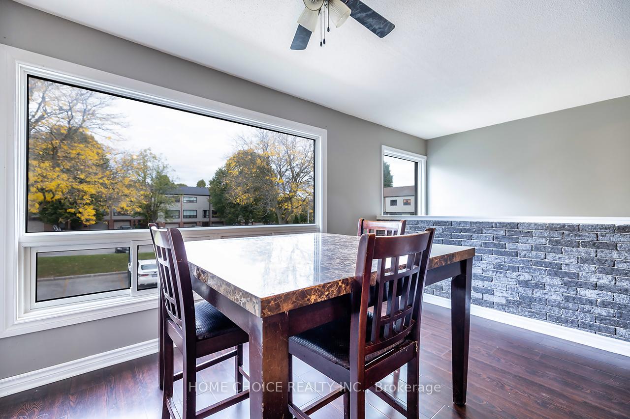 Photo 6 of 51 Park Lane Circle E, Clarington, Bowmanville — HOMEH