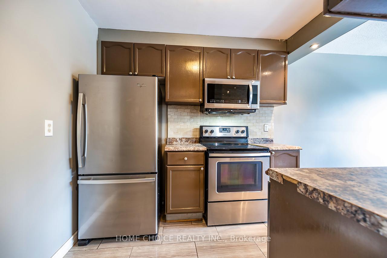 Photo 8 of 51 Park Lane Circle E, Clarington, Bowmanville — HOMEH