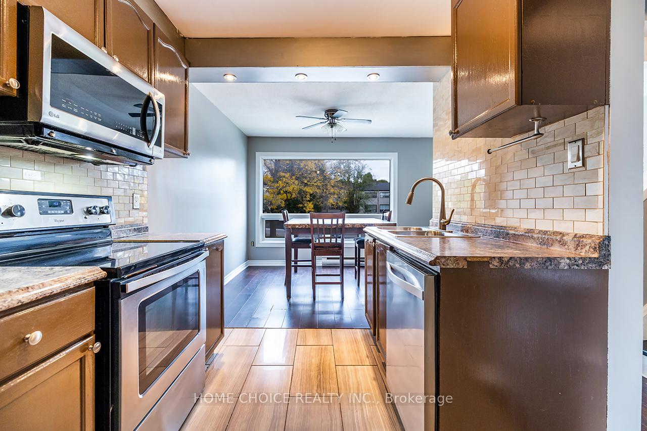 Photo 10 of 51 Park Lane Circle E, Clarington, Bowmanville — HOMEH
