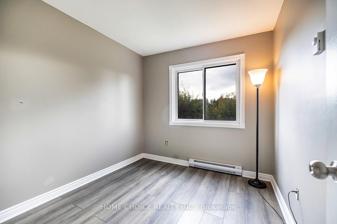 Photo 17 of 51 Park Lane Circle E, Clarington, Bowmanville — HOMEH