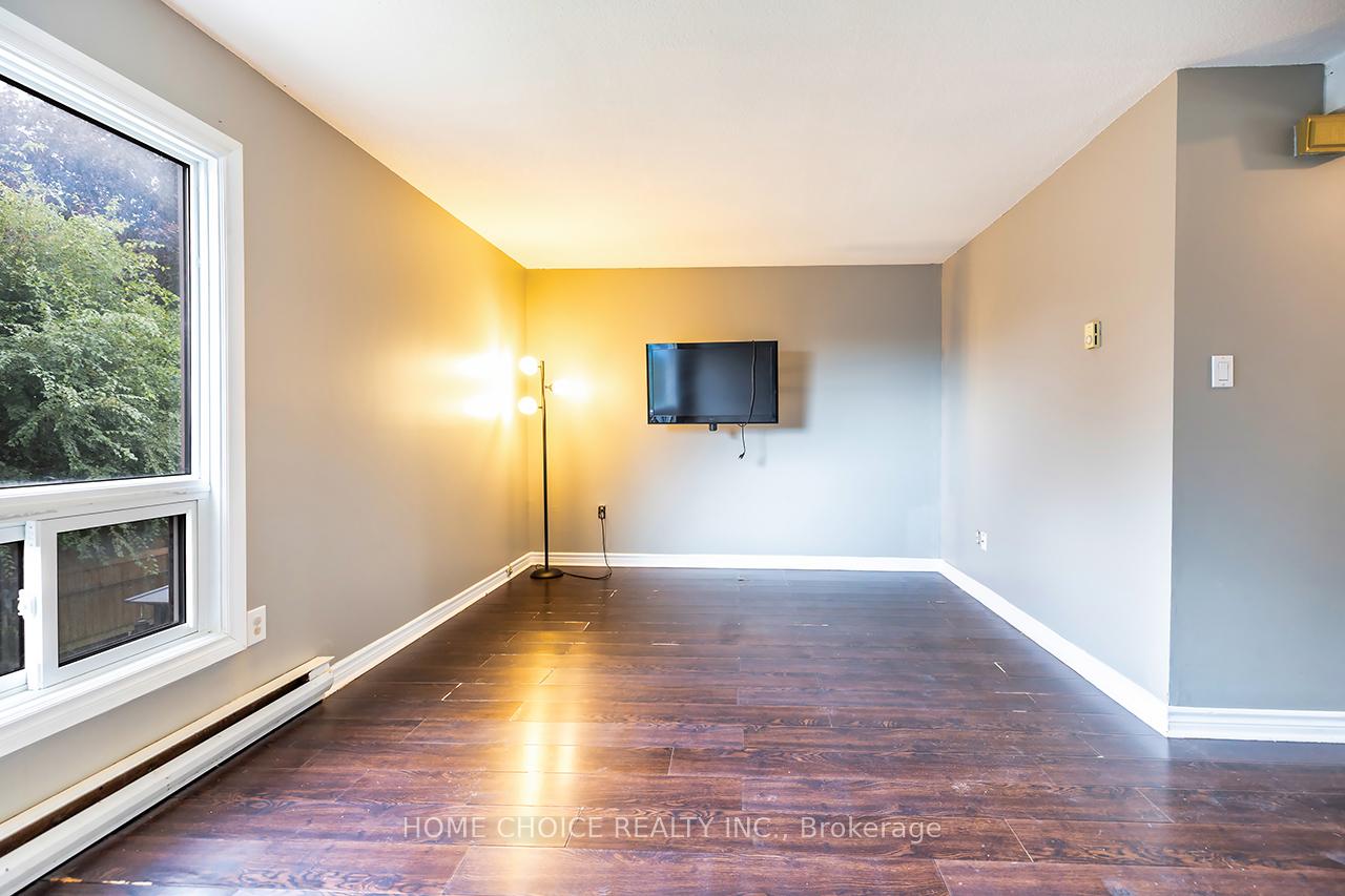 Photo 21 of 51 Park Lane Circle E, Clarington, Bowmanville — HOMEH