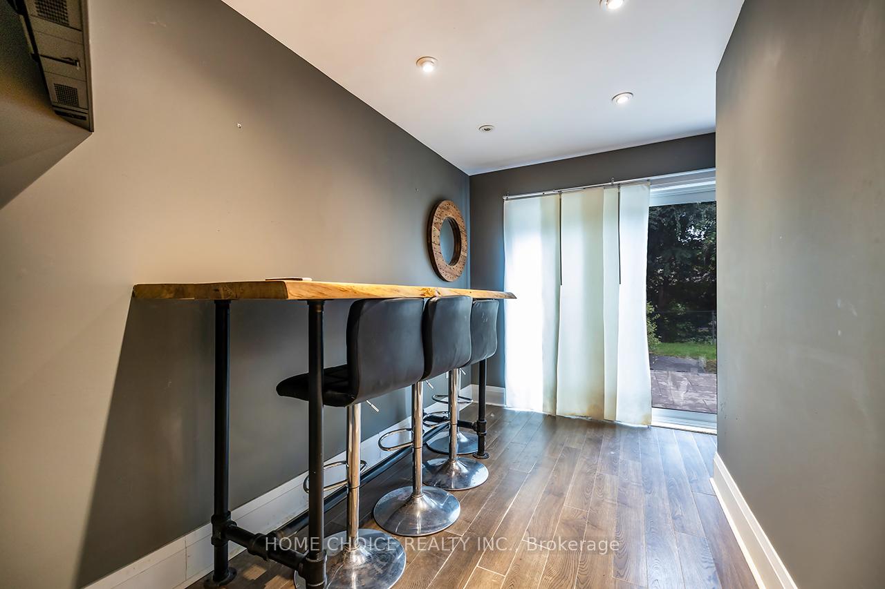 Photo 29 of 51 Park Lane Circle E, Clarington, Bowmanville — HOMEH